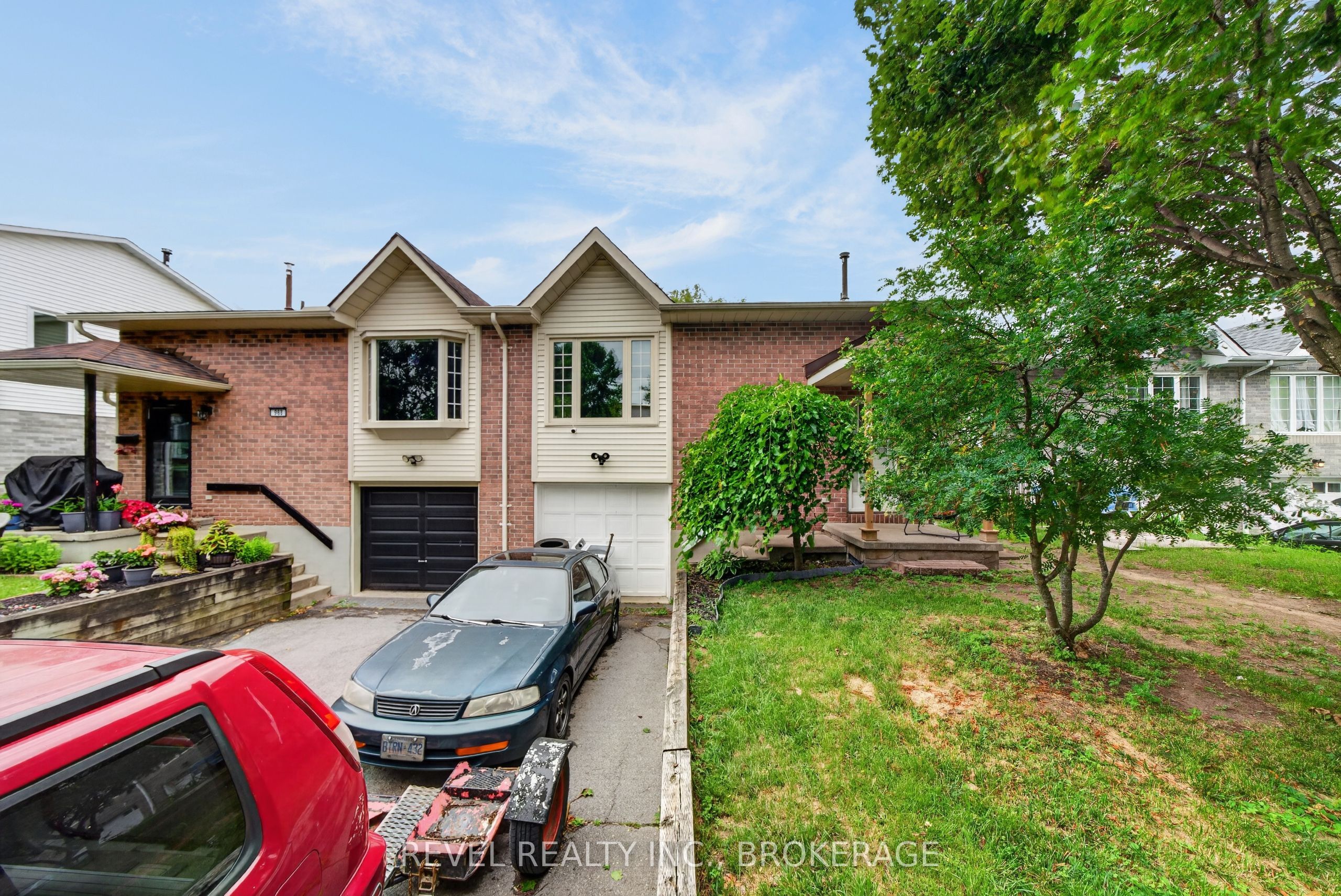 986 Killarney Crescent Property Photo 3