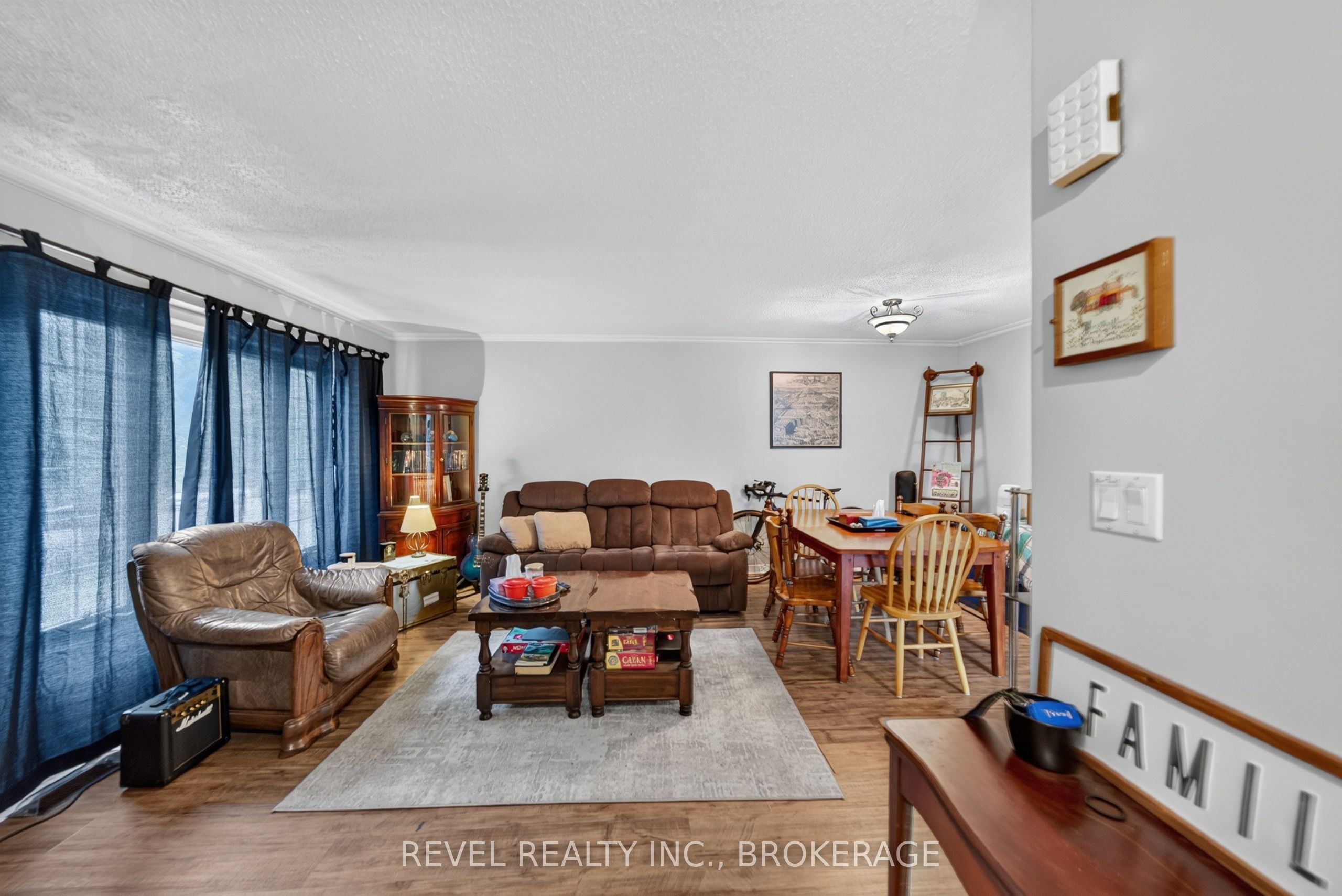 986 Killarney Crescent Property Photo 4
