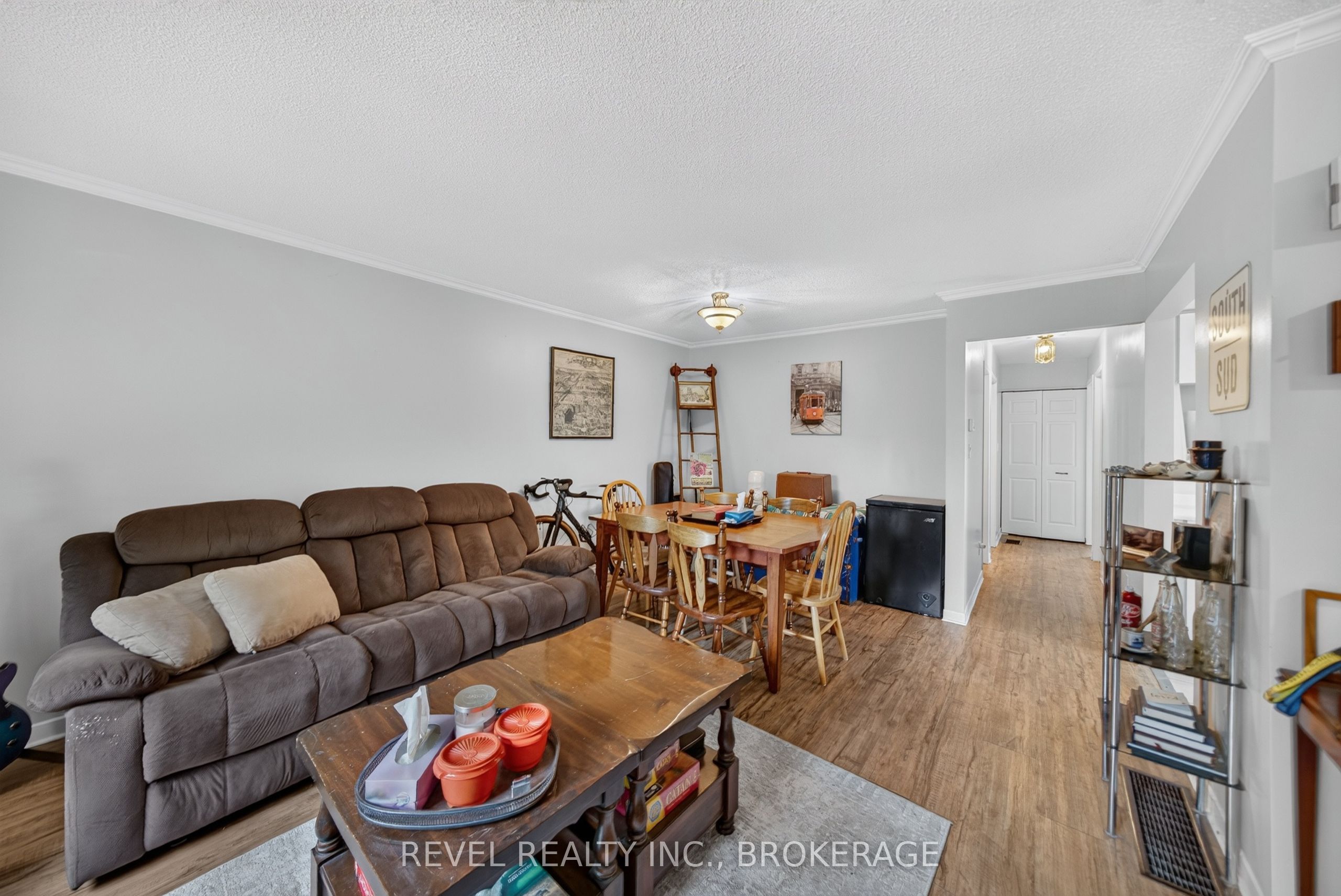 986 Killarney Crescent Property Photo 6