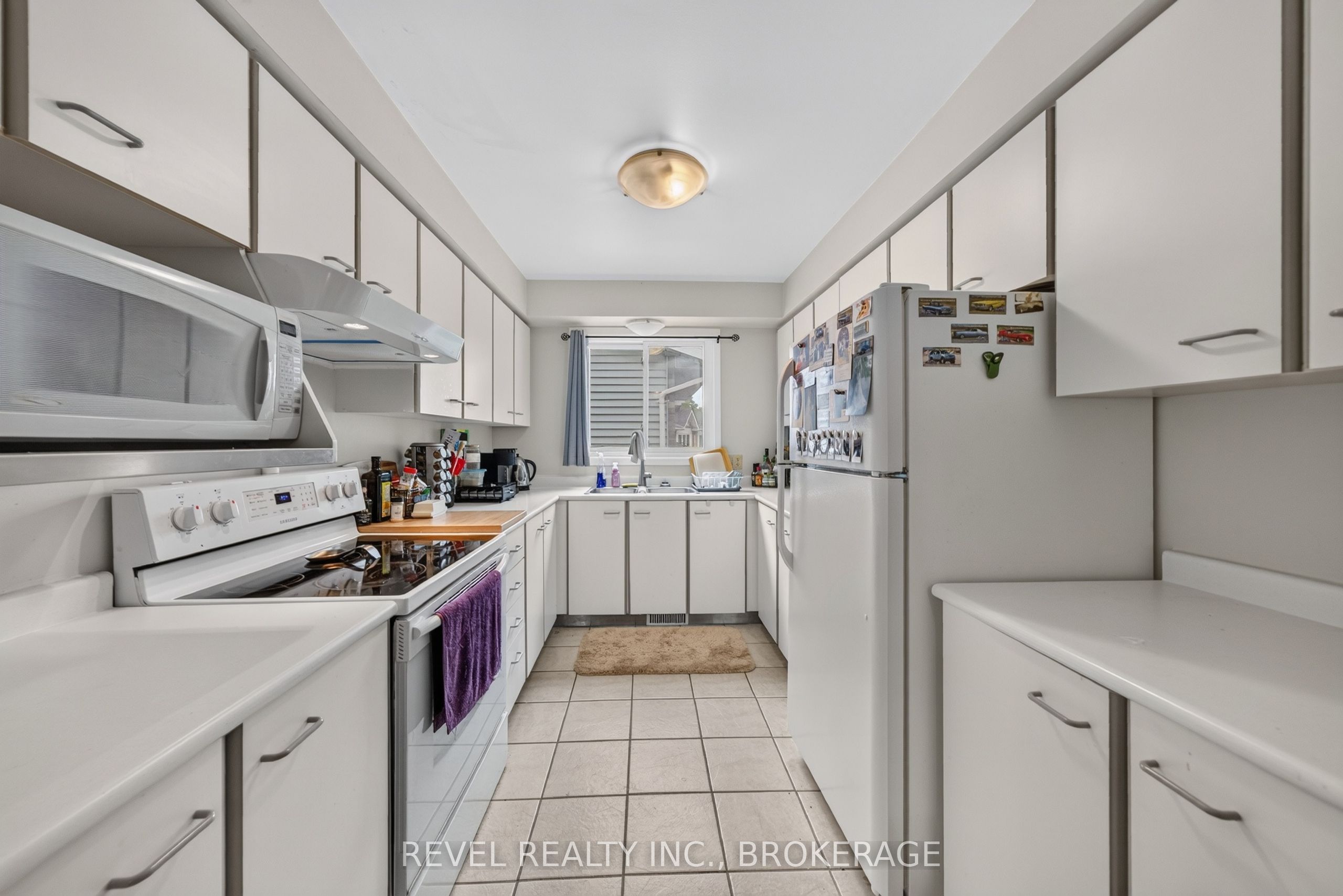 986 Killarney Crescent Property Photo 8