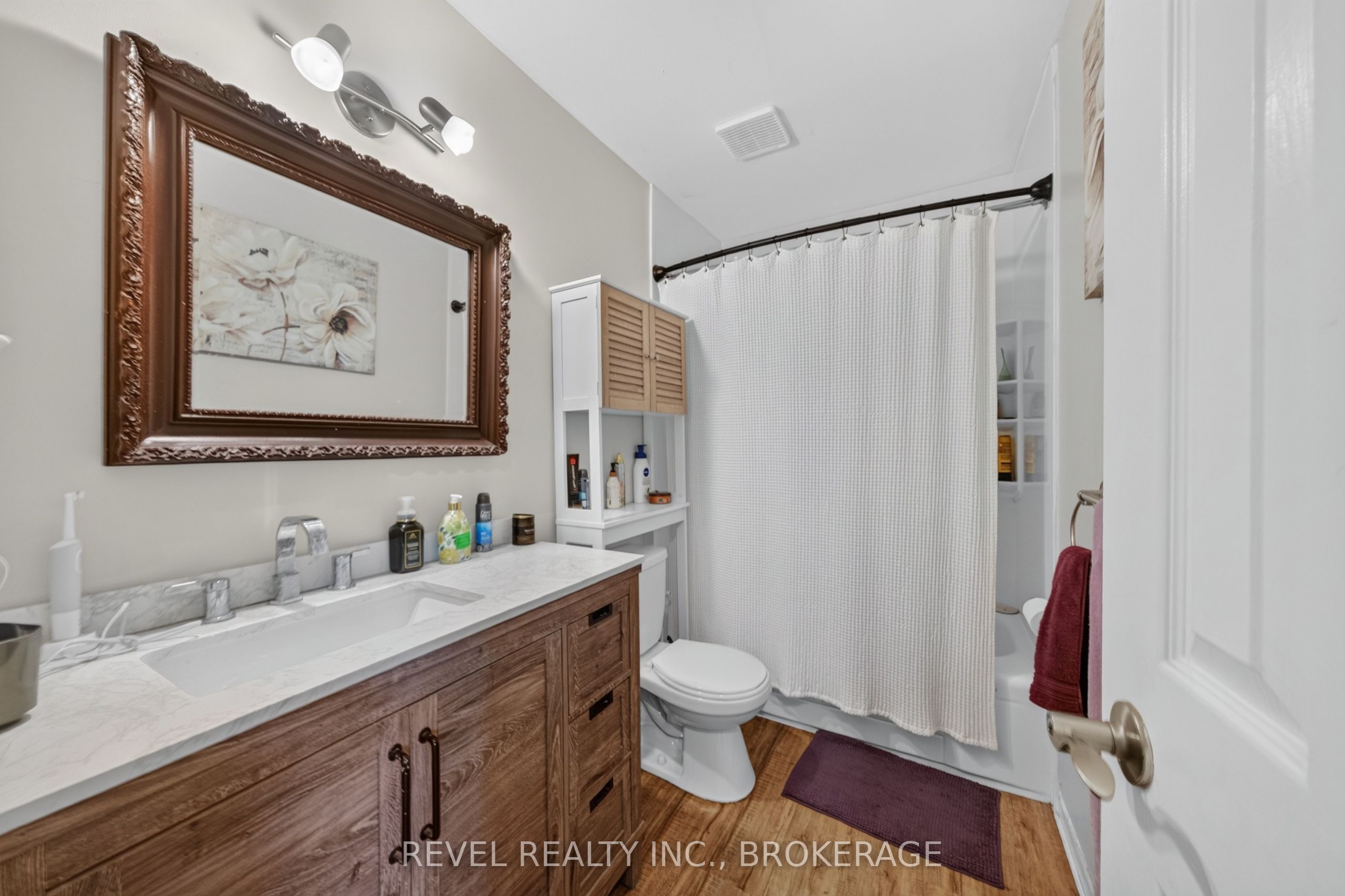 986 Killarney Crescent Property Photo 12