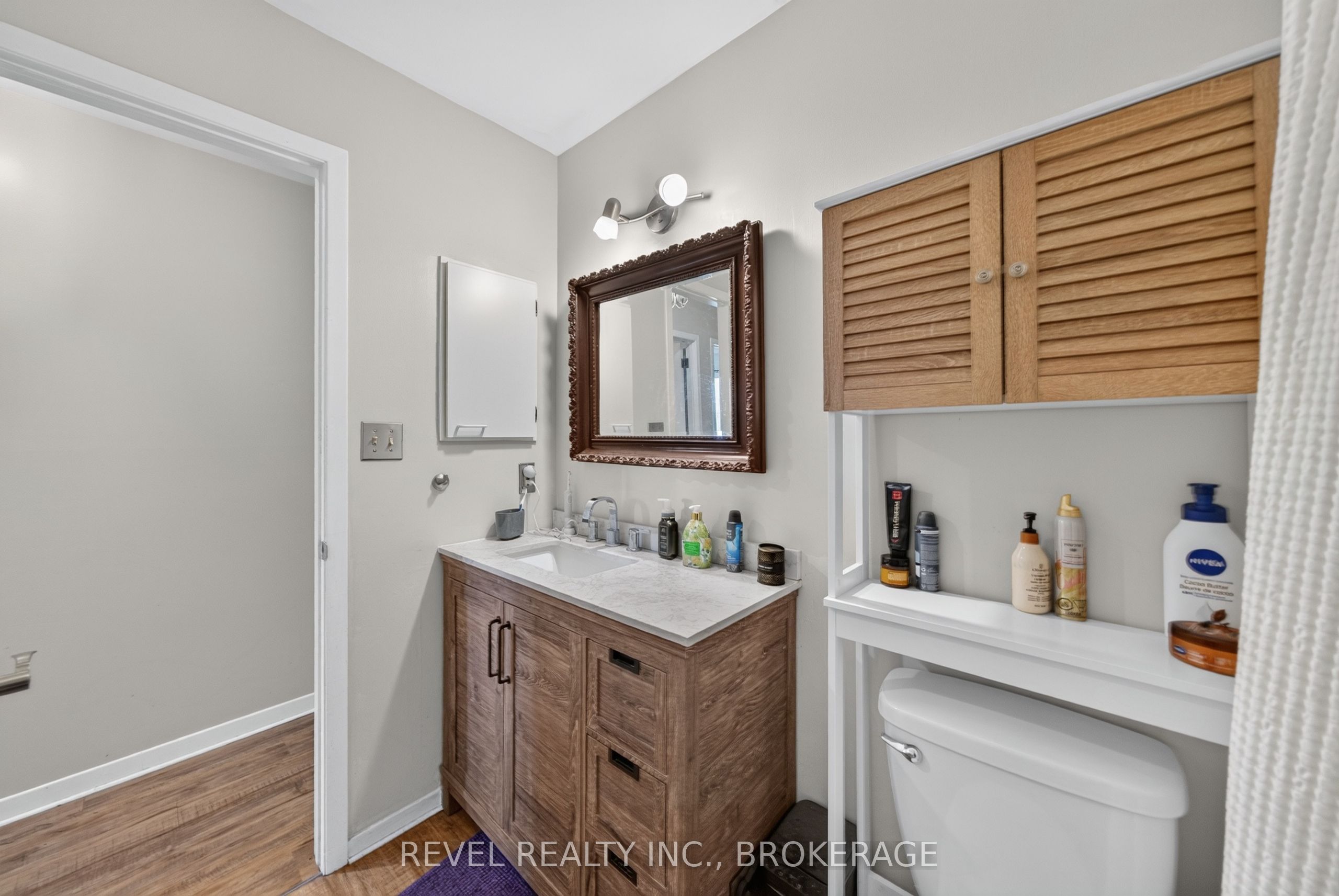 986 Killarney Crescent Property Photo 13