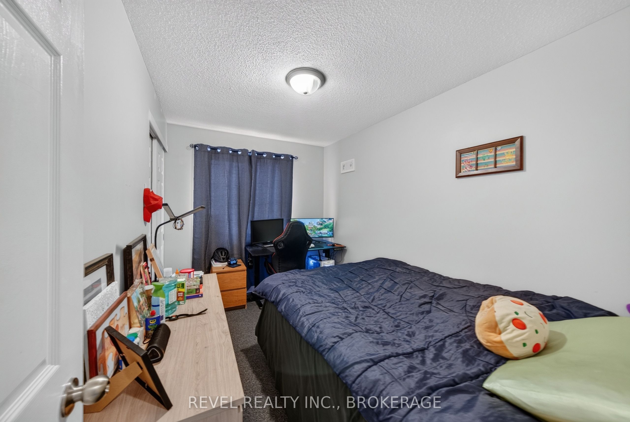 986 Killarney Crescent Property Photo 14