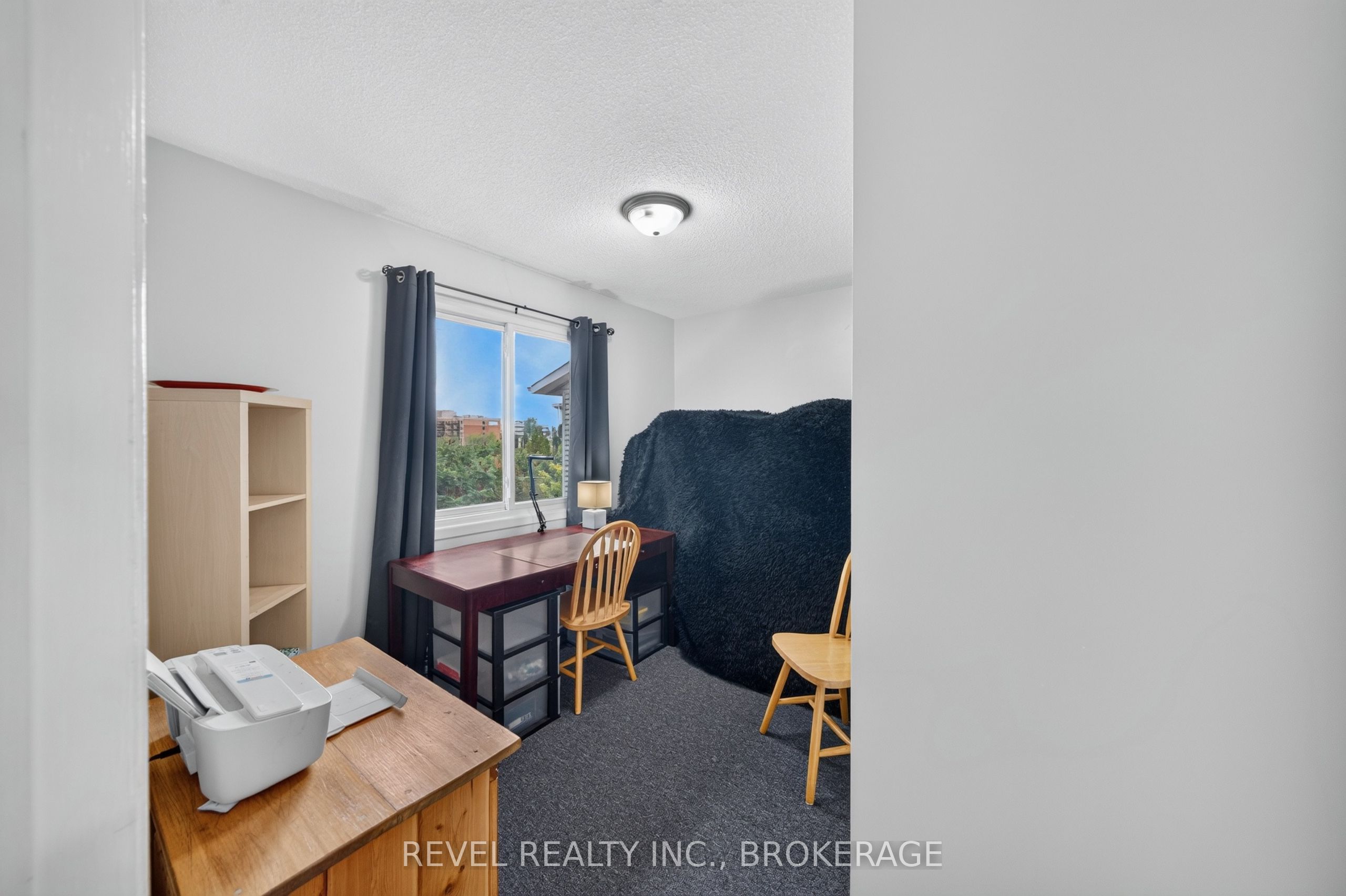 986 Killarney Crescent Property Photo 16