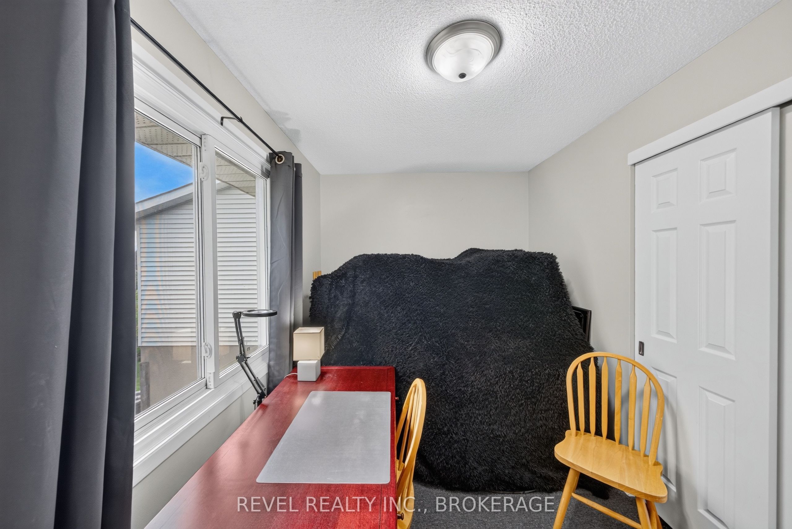 986 Killarney Crescent Property Photo 17