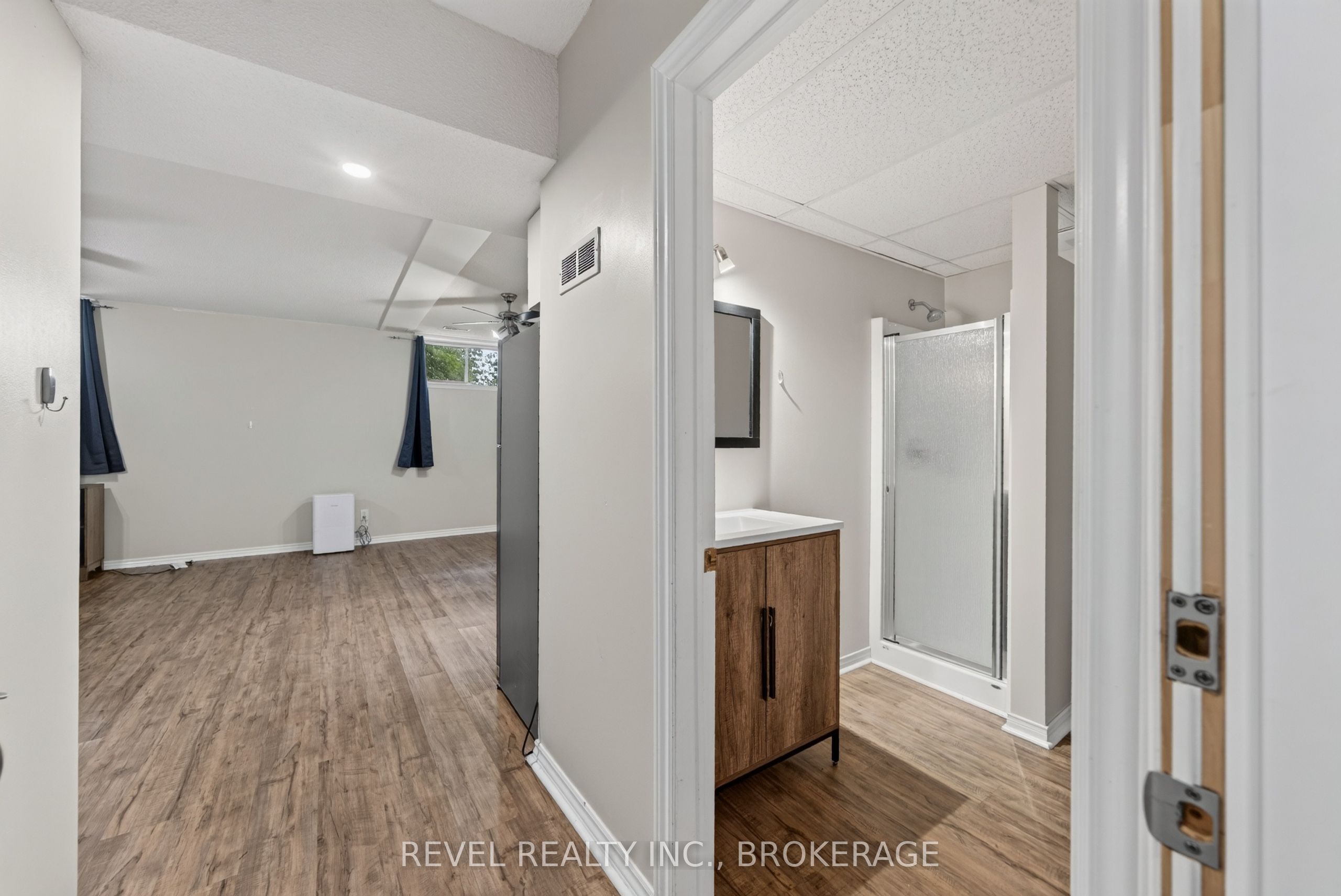 986 Killarney Crescent Property Photo 22