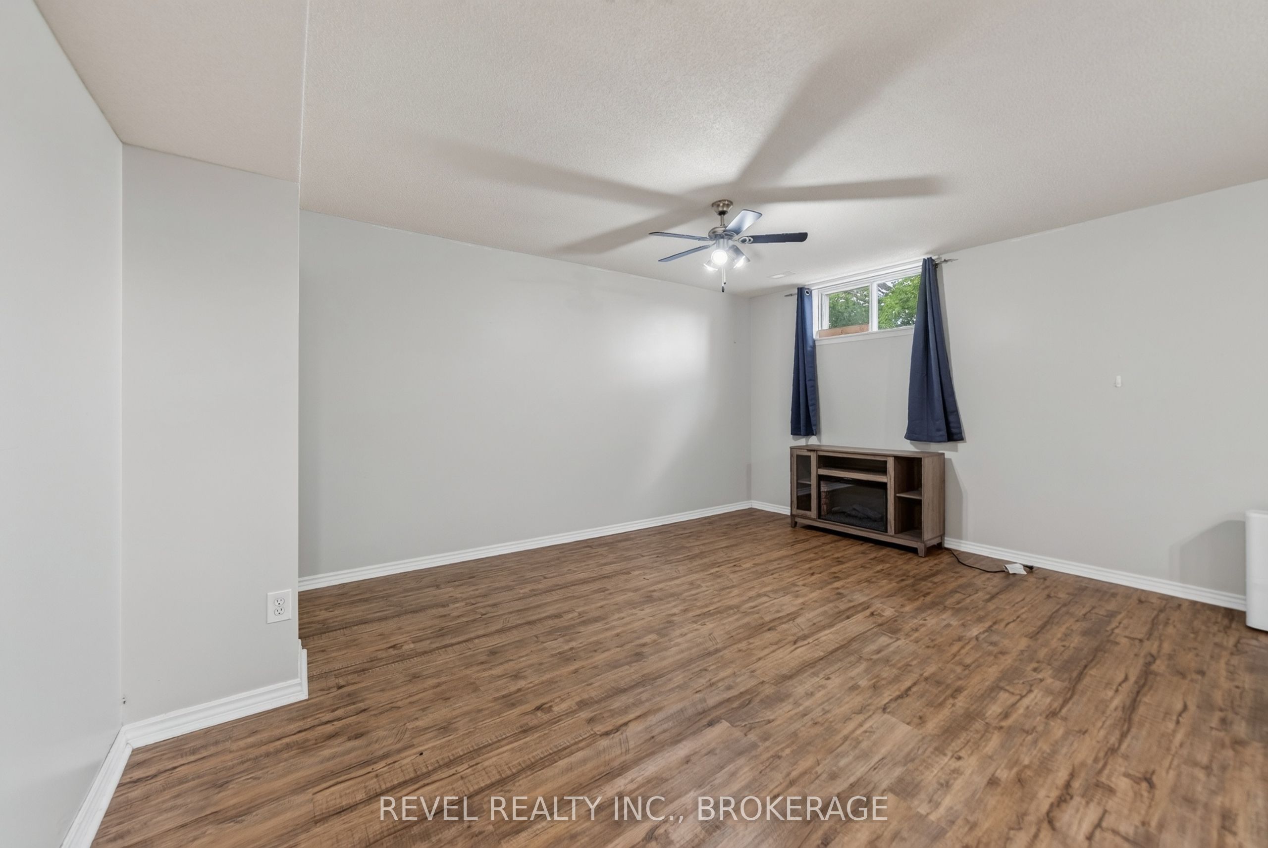986 Killarney Crescent Property Photo 25
