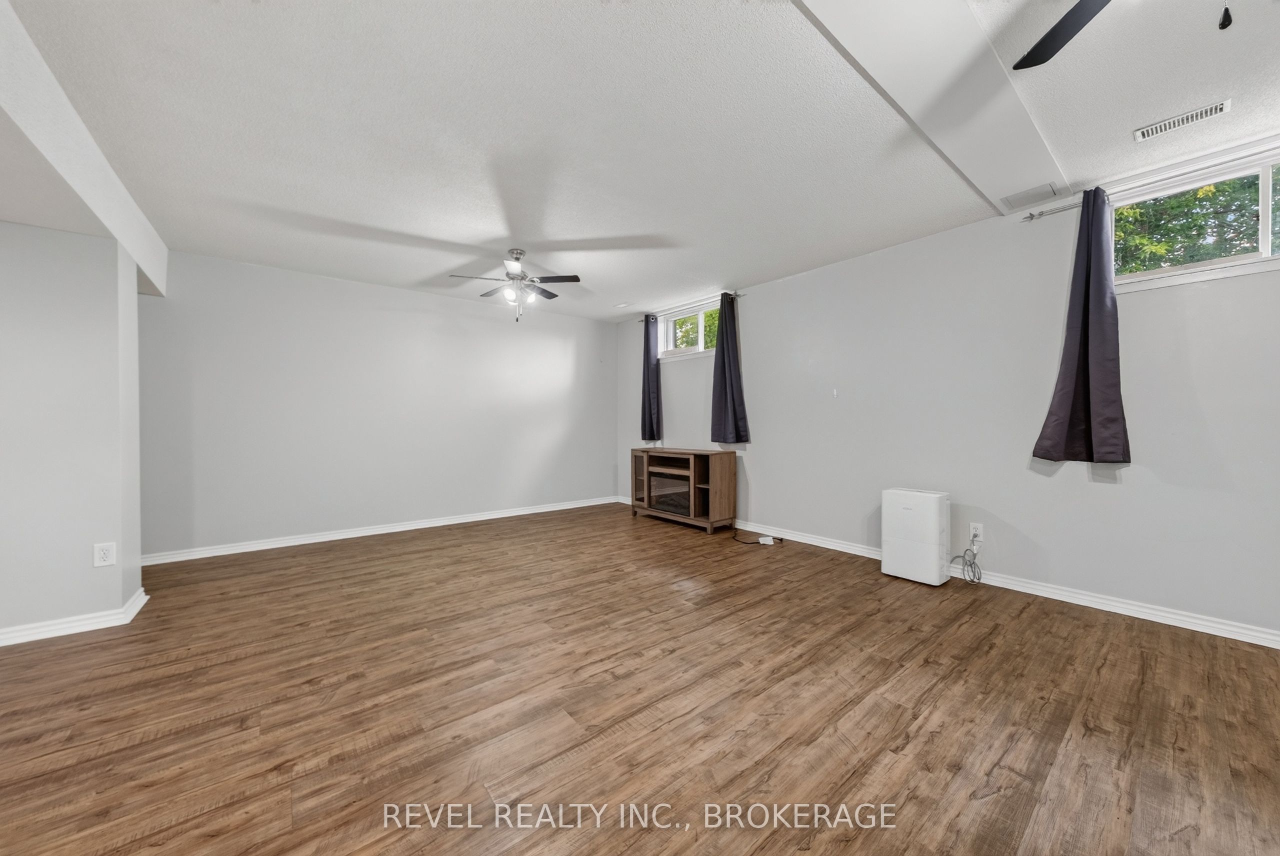 986 Killarney Crescent Property Photo 33
