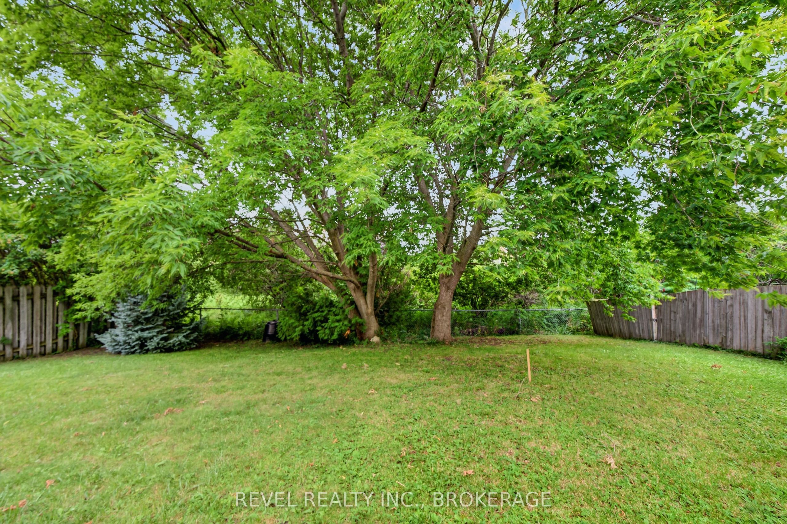 986 Killarney Crescent Property Photo 39