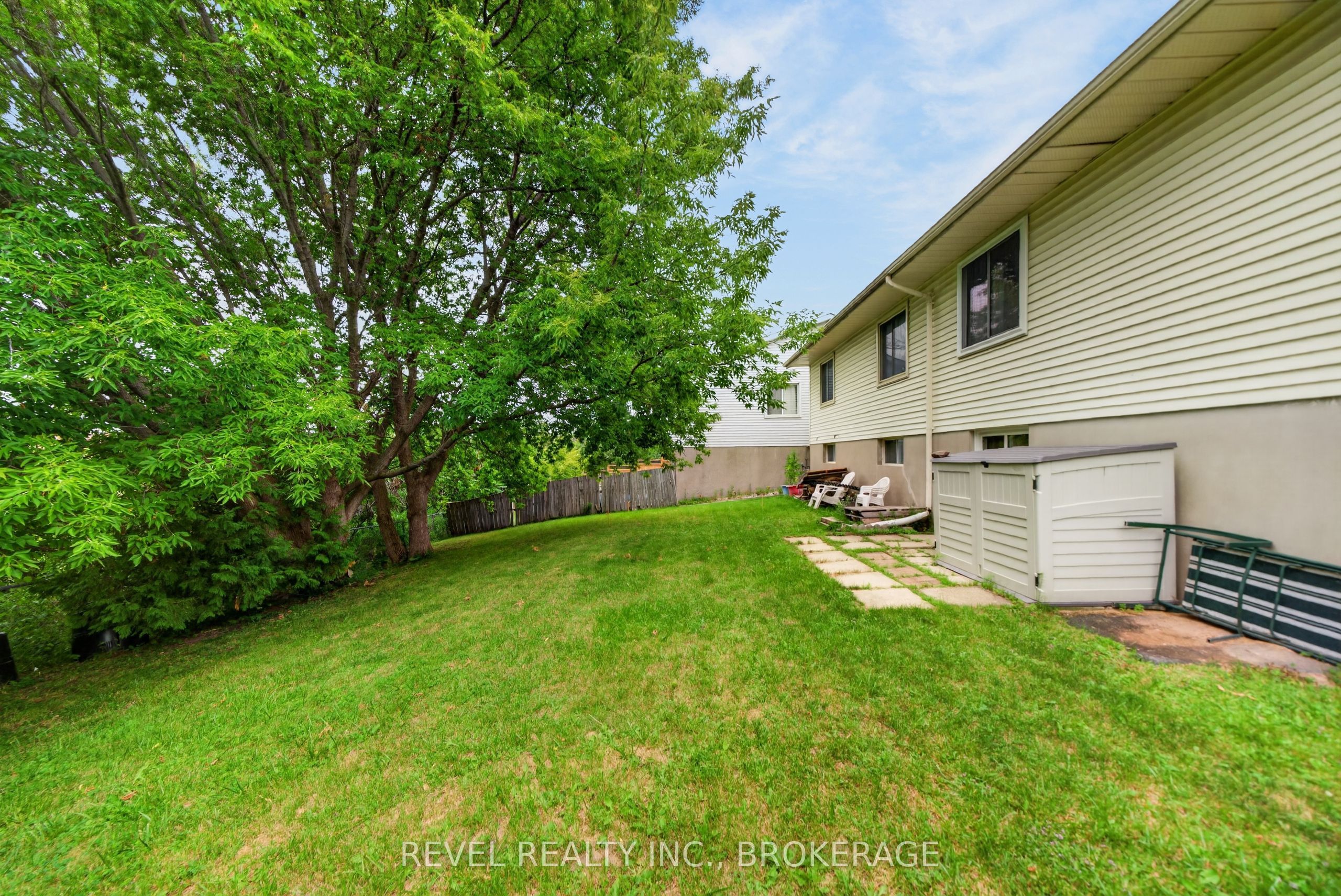 986 Killarney Crescent Property Photo 40