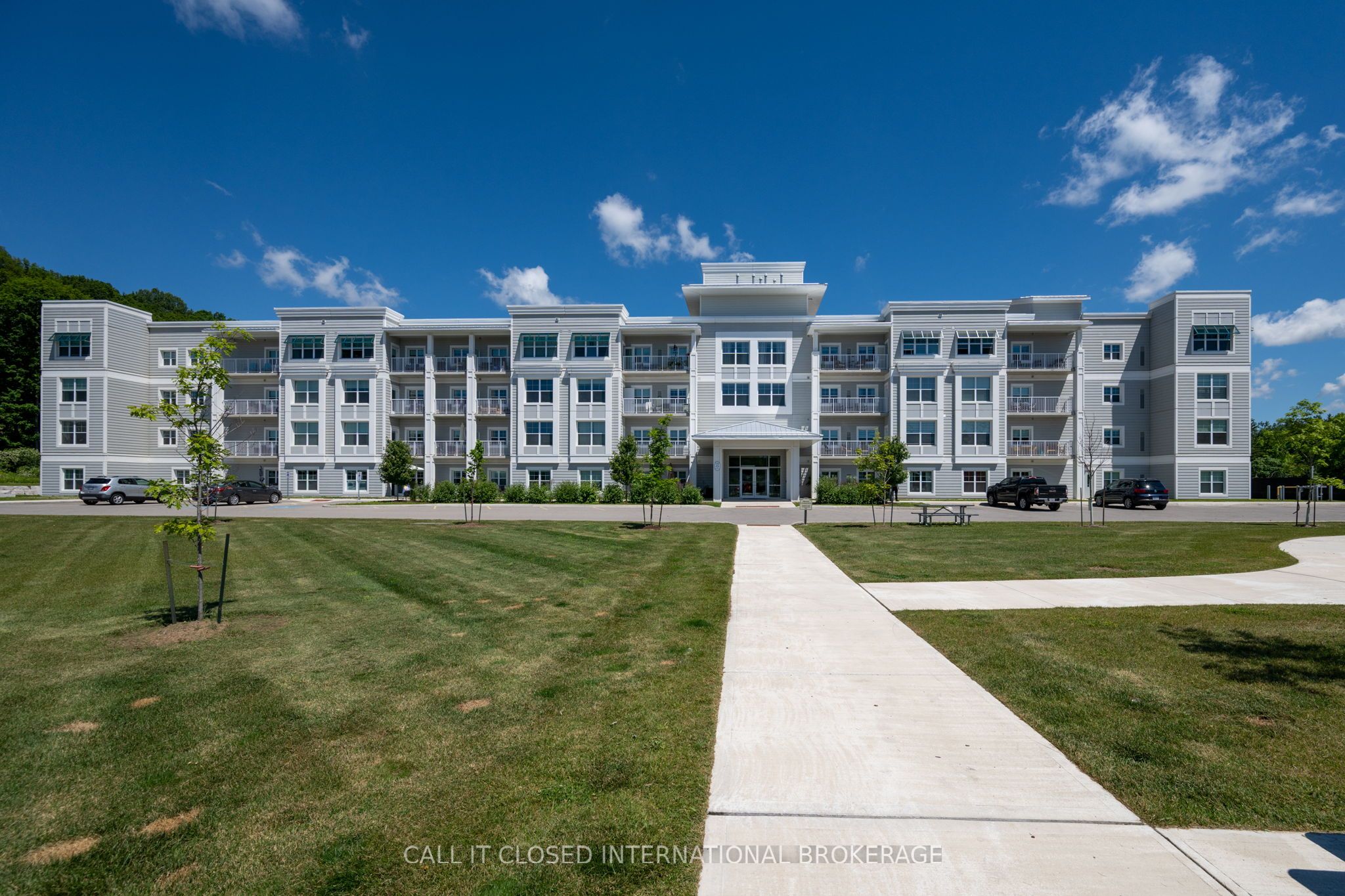 100 The Promenade 416 Property Photo 2