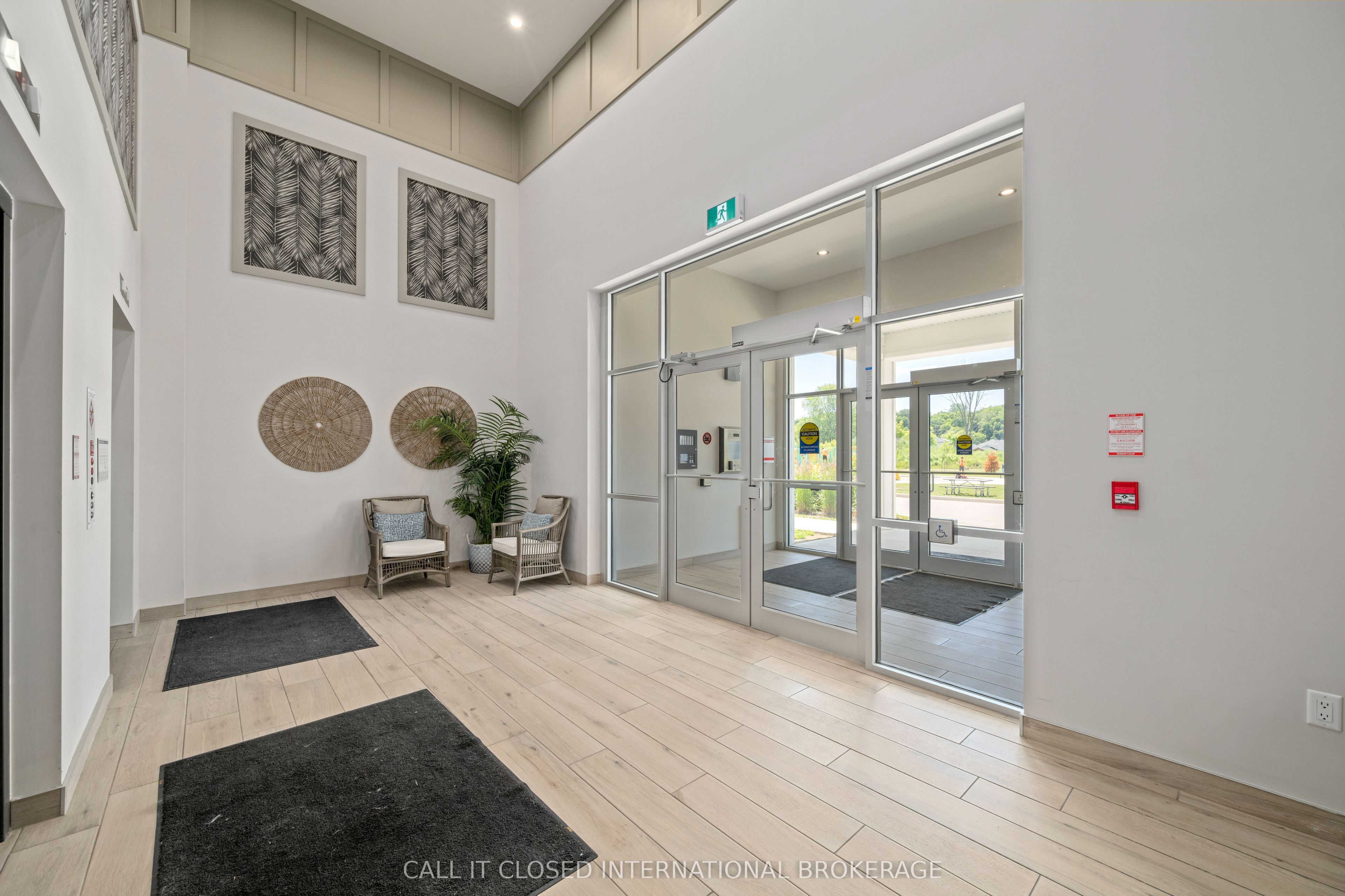 100 The Promenade 416 Property Photo 3