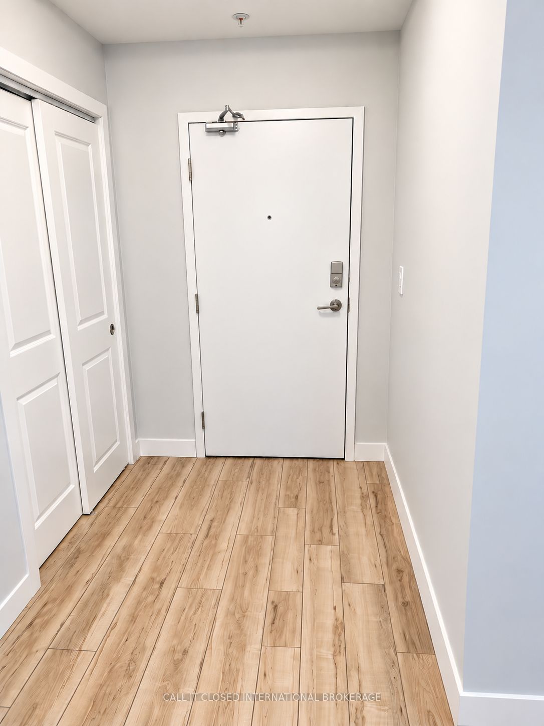 100 The Promenade 416 Property Photo 4