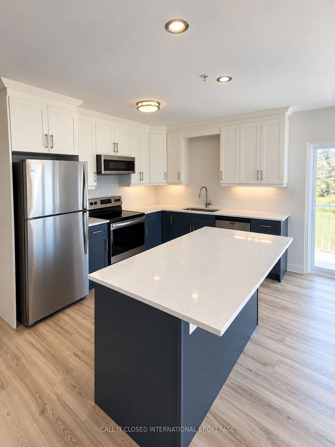 100 The Promenade 416 Property Photo 18