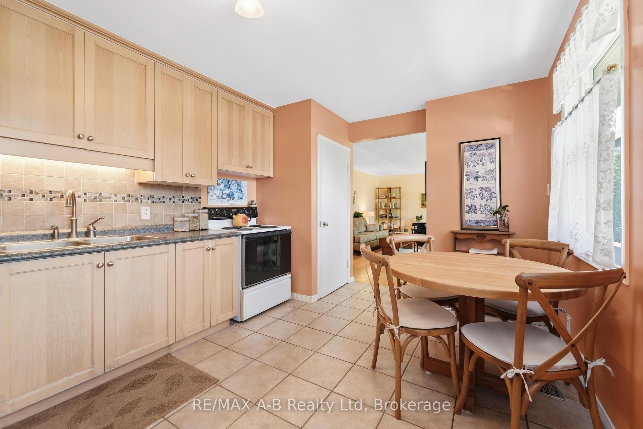 164 Redford Crescent Property Photo 3