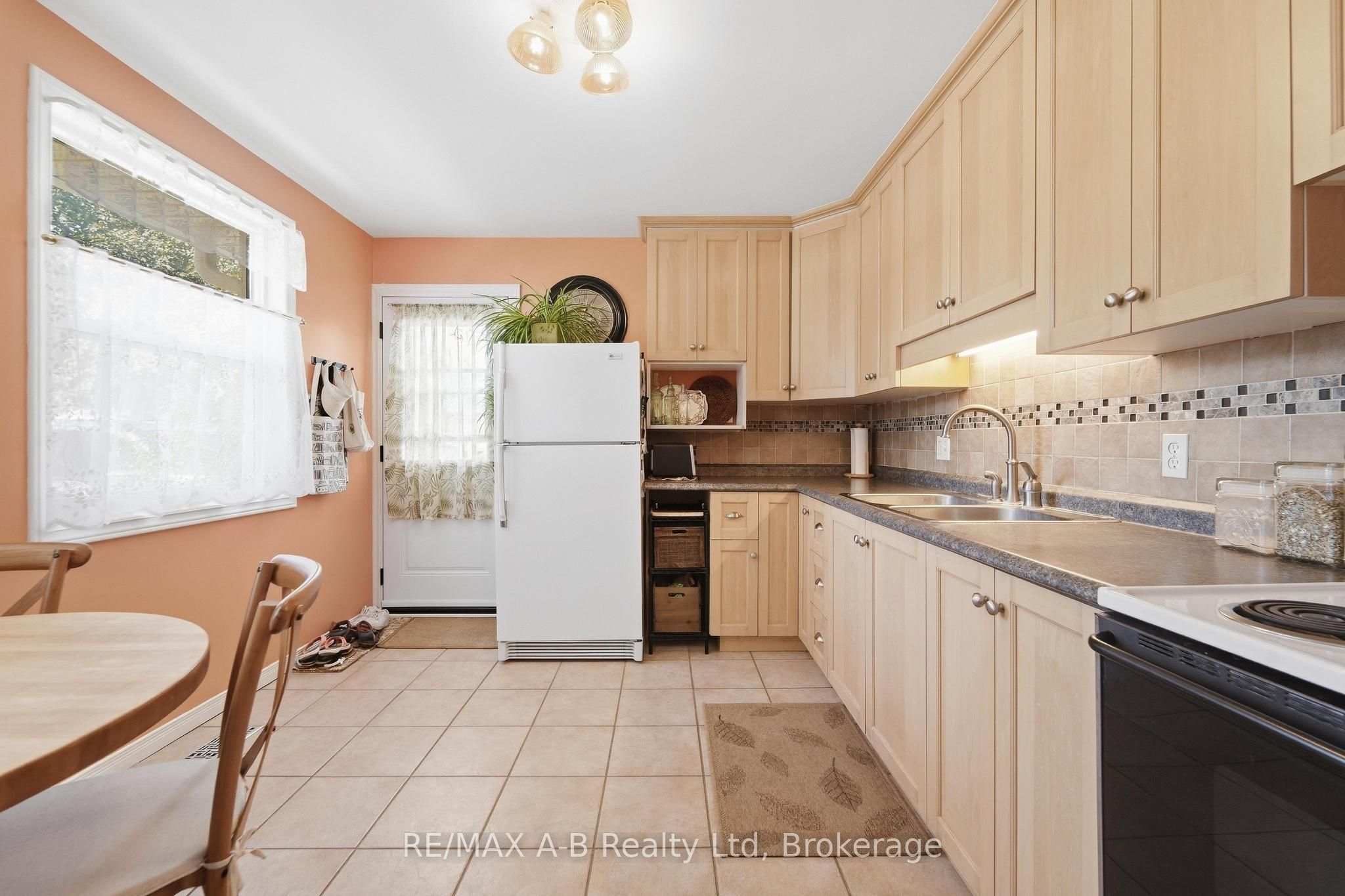 164 Redford Crescent Property Photo 5