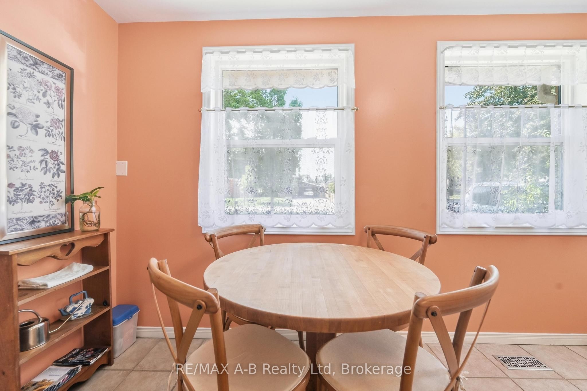 164 Redford Crescent Property Photo 6