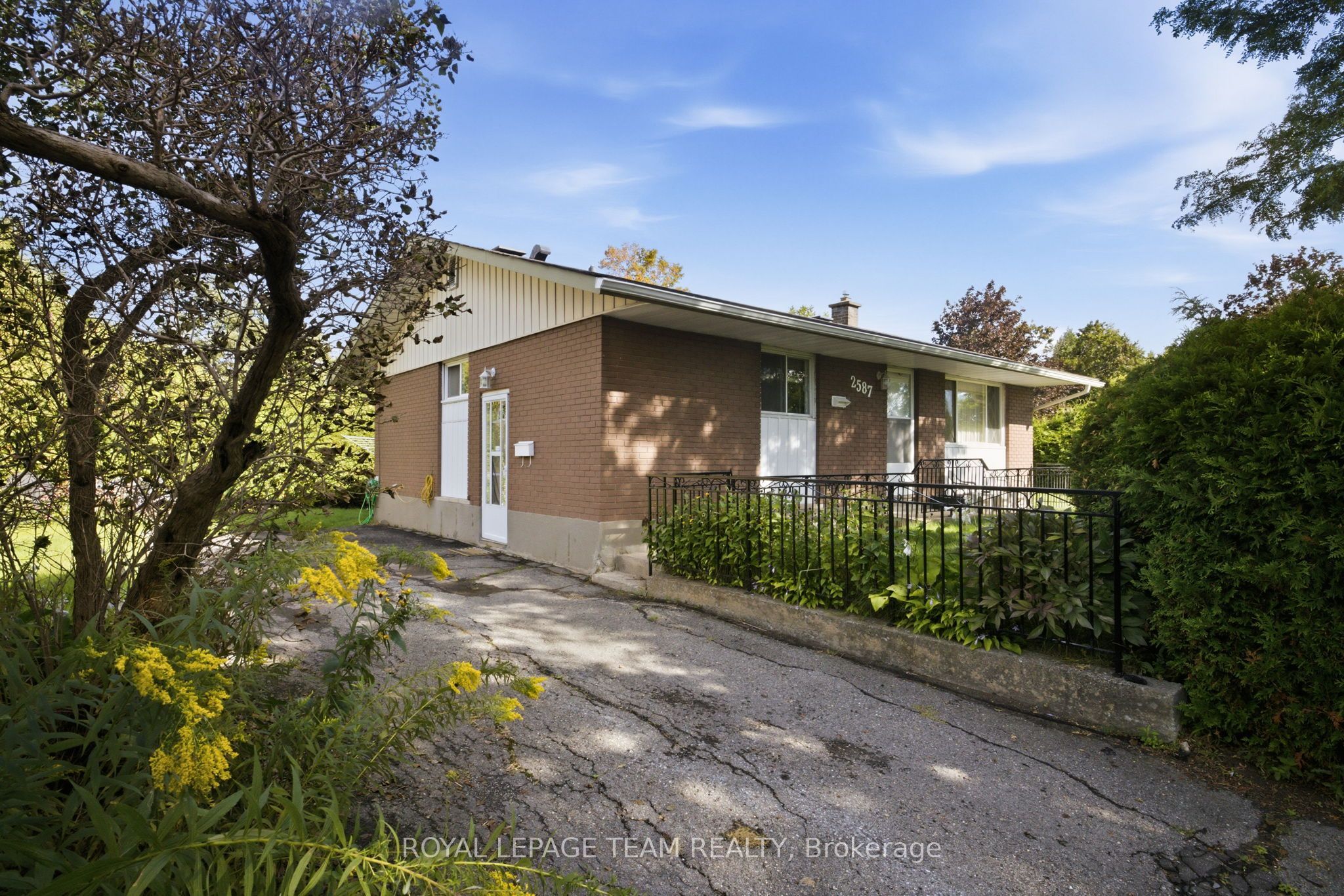 2587 Roman Avenue