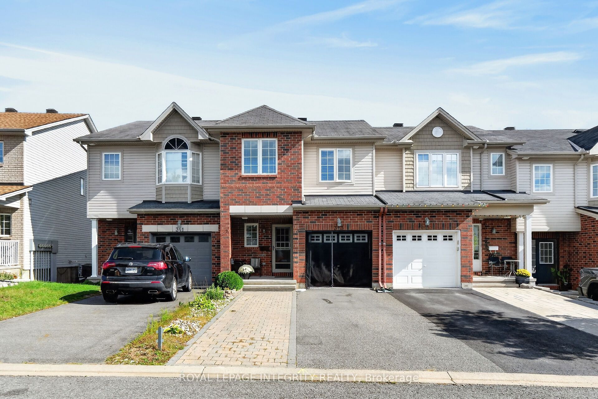 343 Rolling Meadow Crescent Property Photo 1