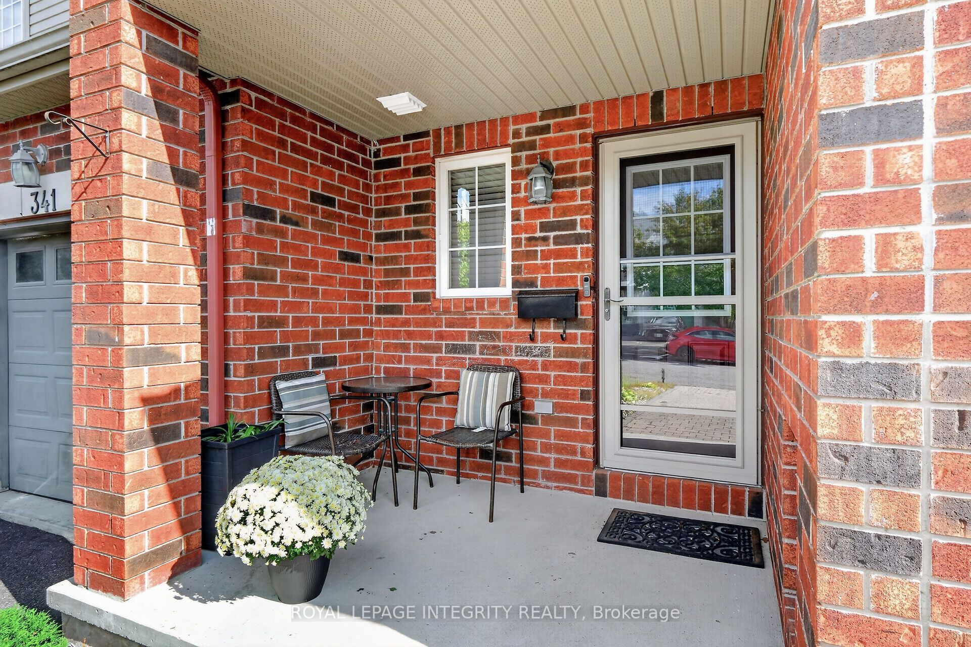 343 Rolling Meadow Crescent Property Photo 5