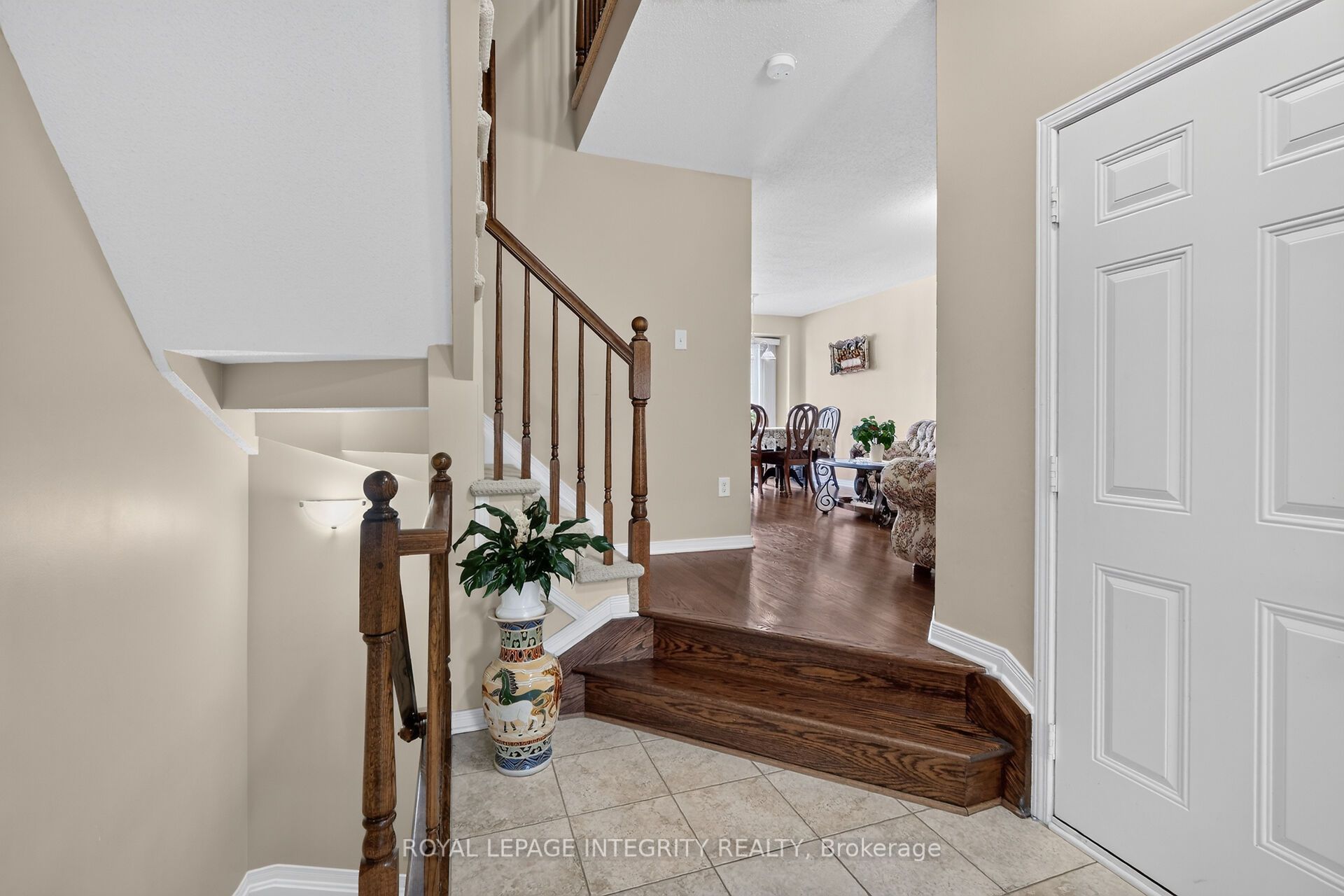 343 Rolling Meadow Crescent Property Photo 8
