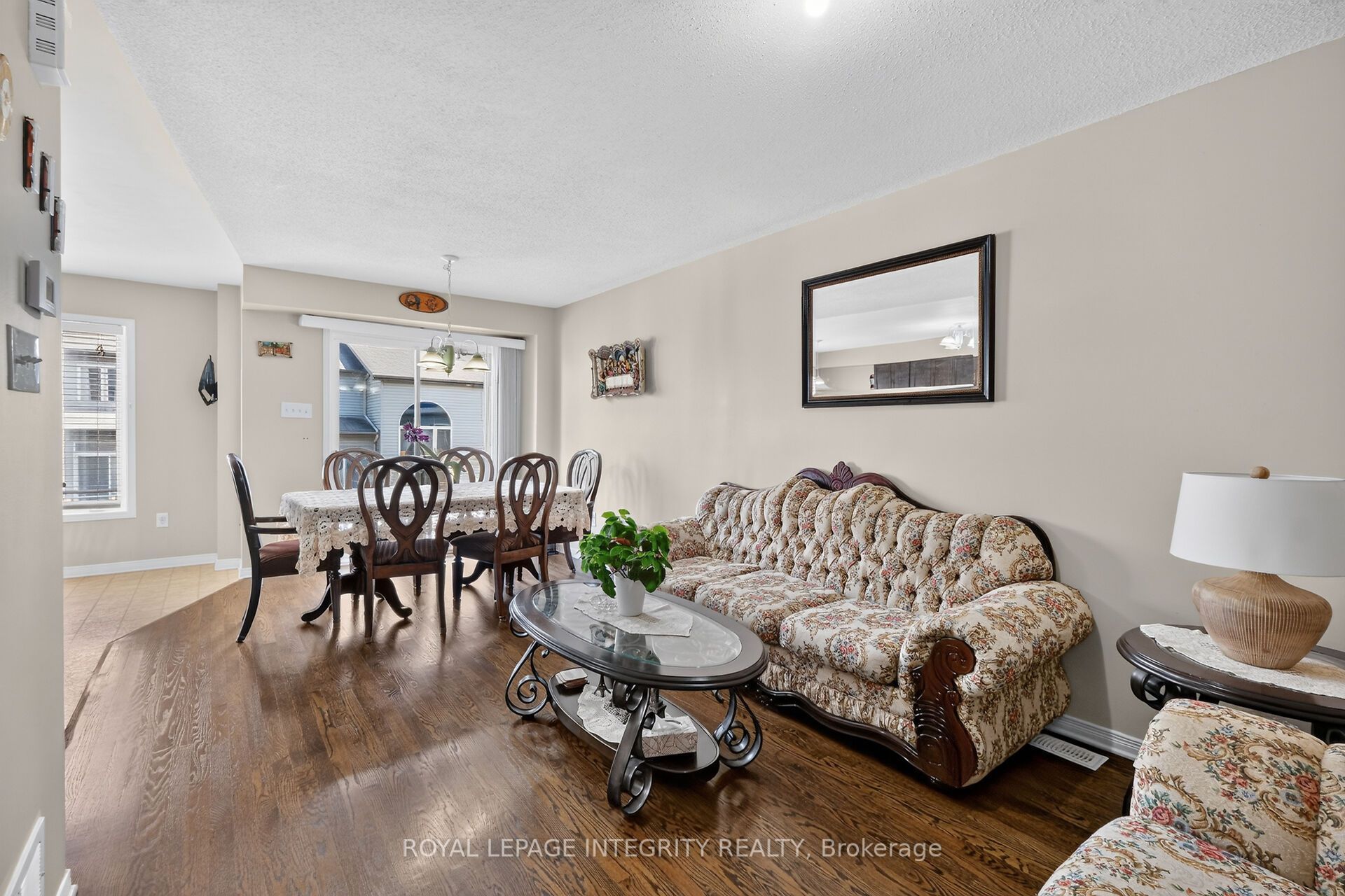343 Rolling Meadow Crescent Property Photo 9
