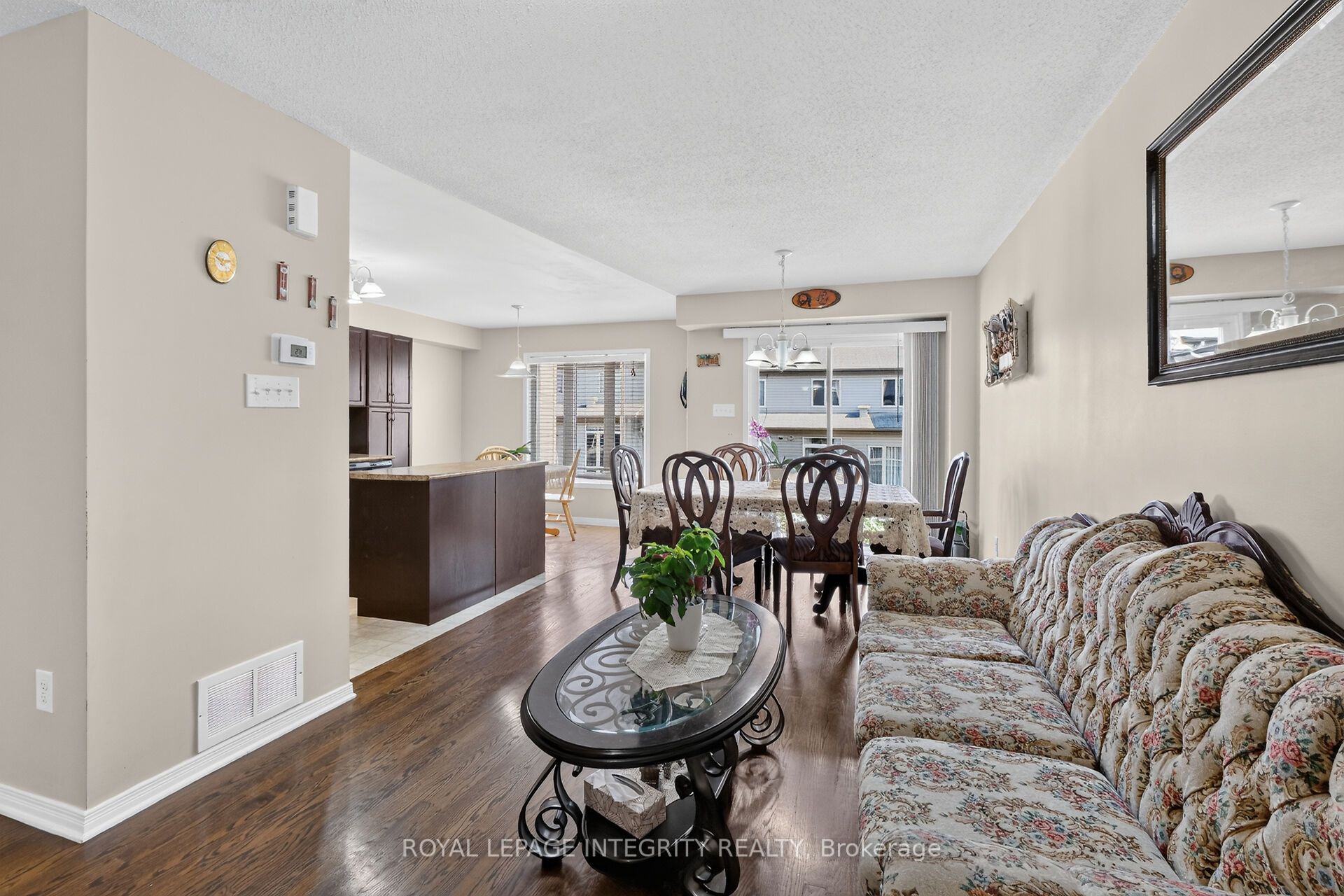 343 Rolling Meadow Crescent Property Photo 11