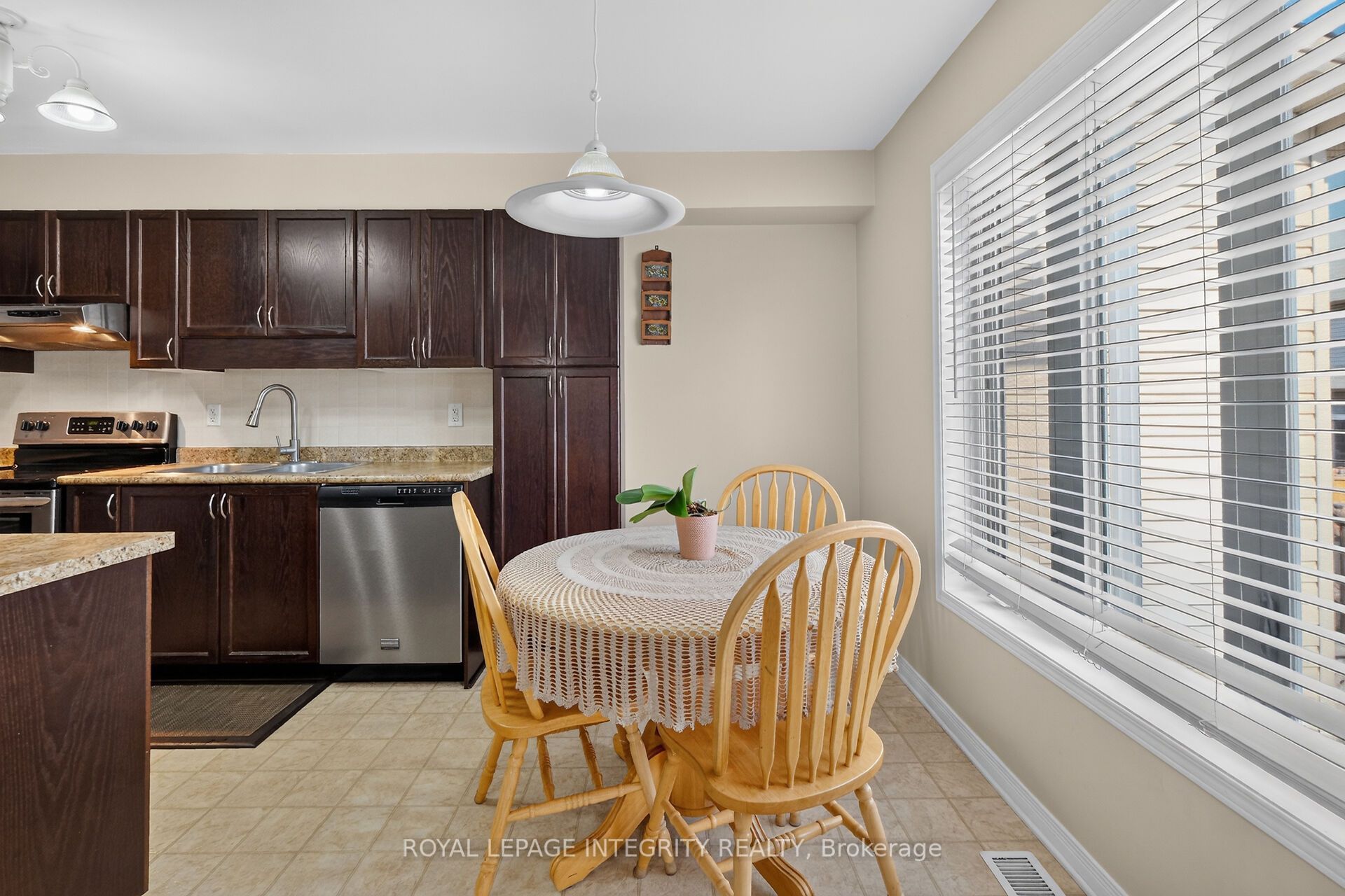 343 Rolling Meadow Crescent Property Photo 15