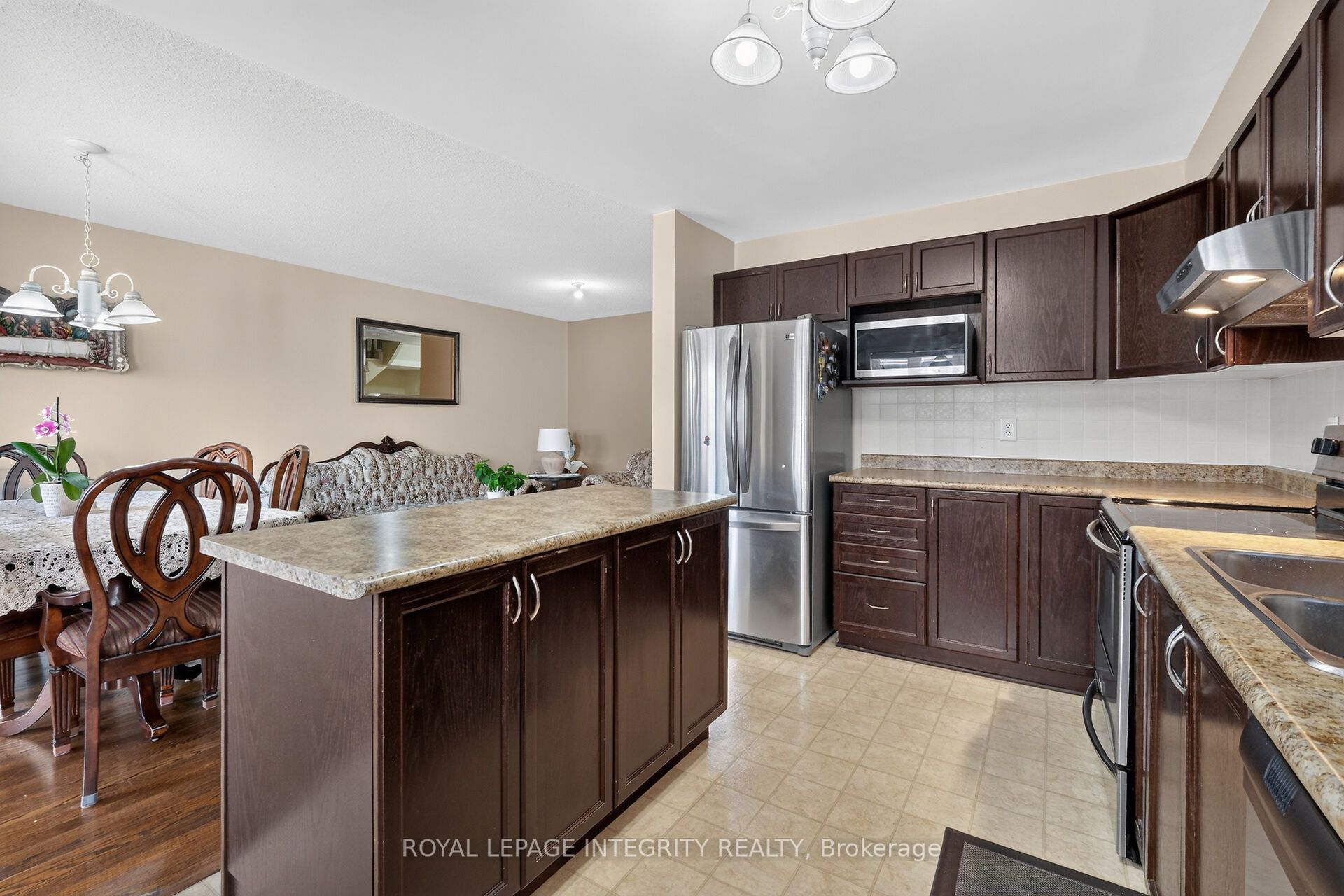 343 Rolling Meadow Crescent Property Photo 18