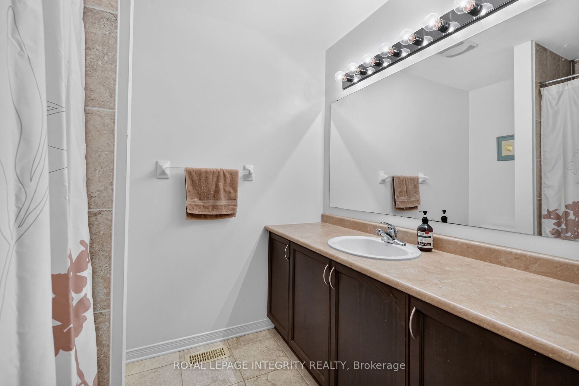 343 Rolling Meadow Crescent Property Photo 30