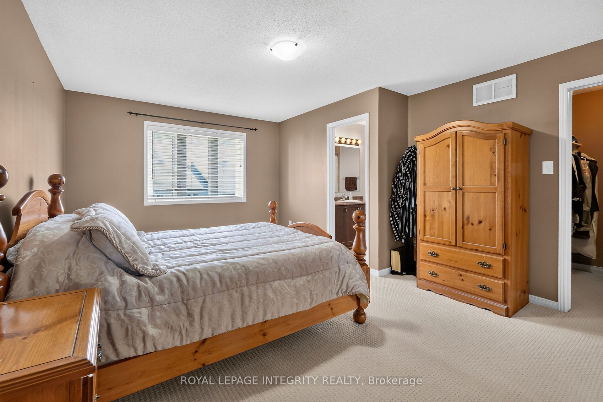 343 Rolling Meadow Crescent Property Photo 33