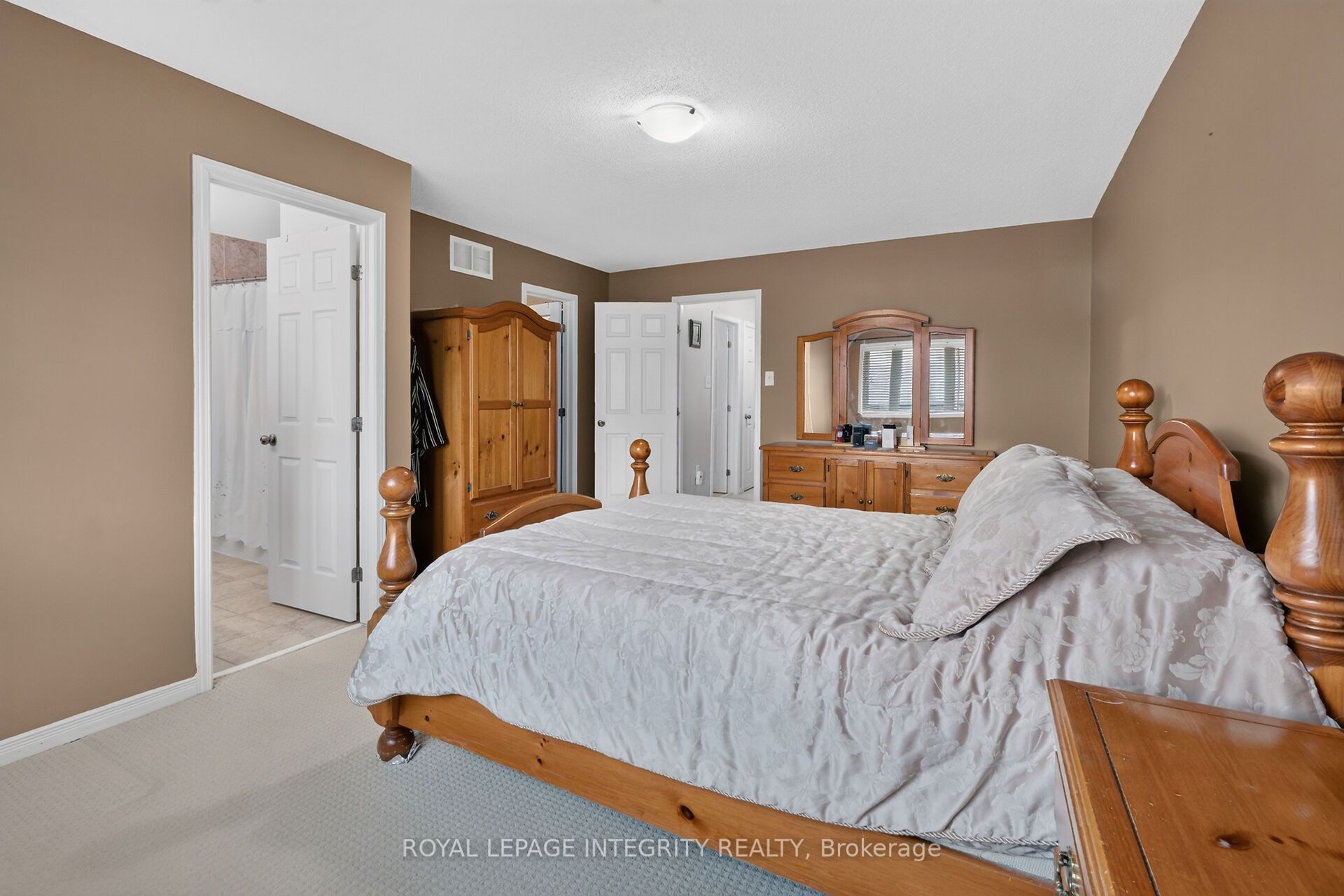 343 Rolling Meadow Crescent Property Photo 35