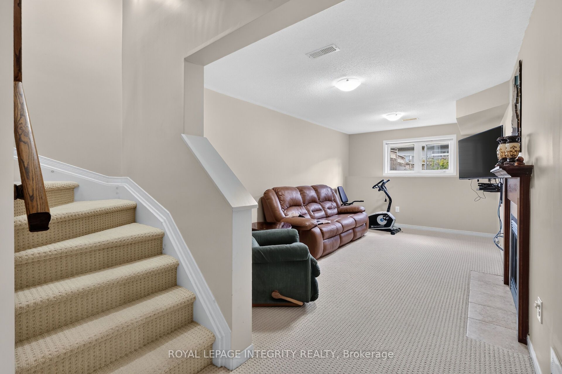 343 Rolling Meadow Crescent Property Photo 40