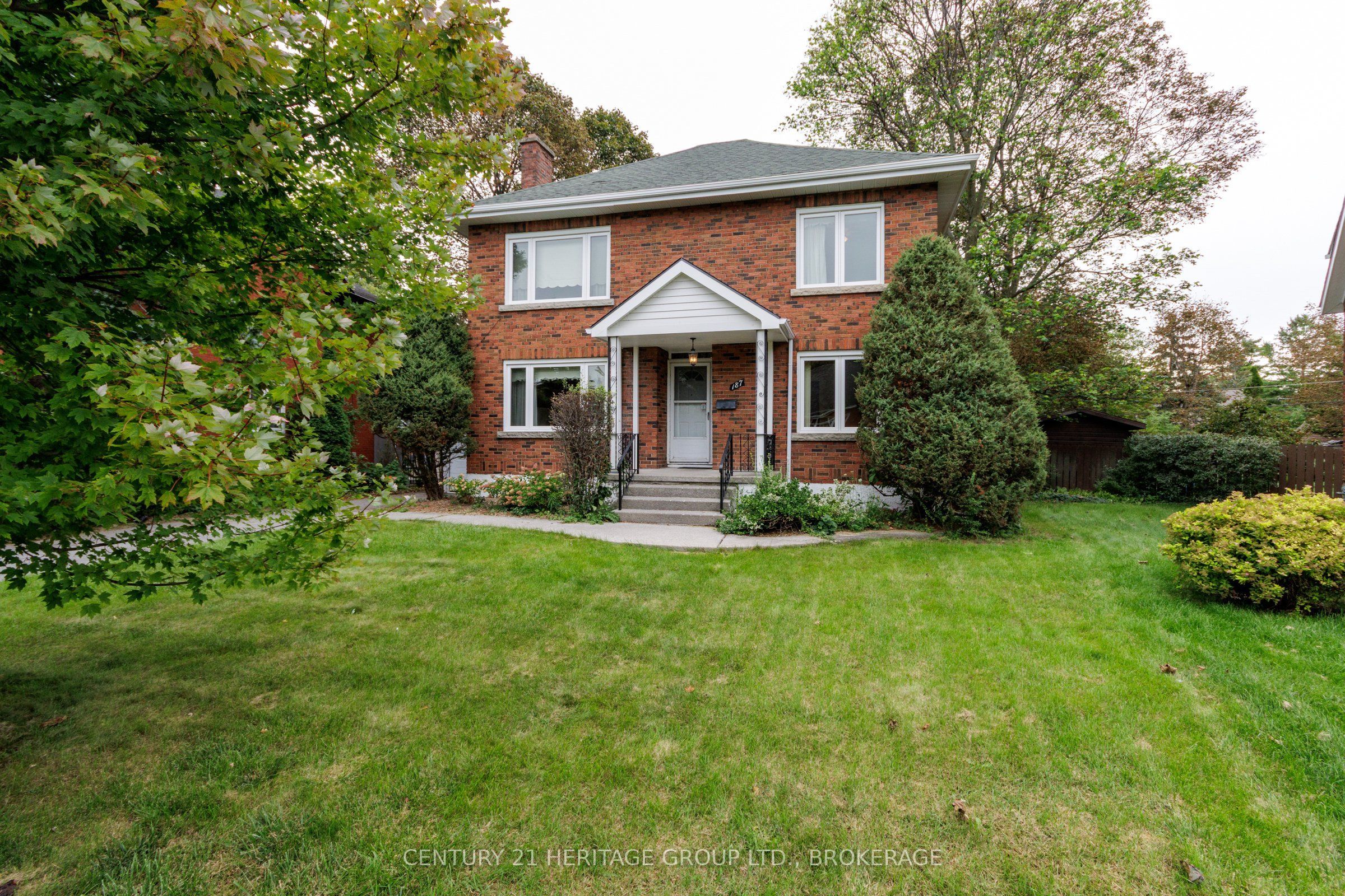 187 College Street Property Photo 1
