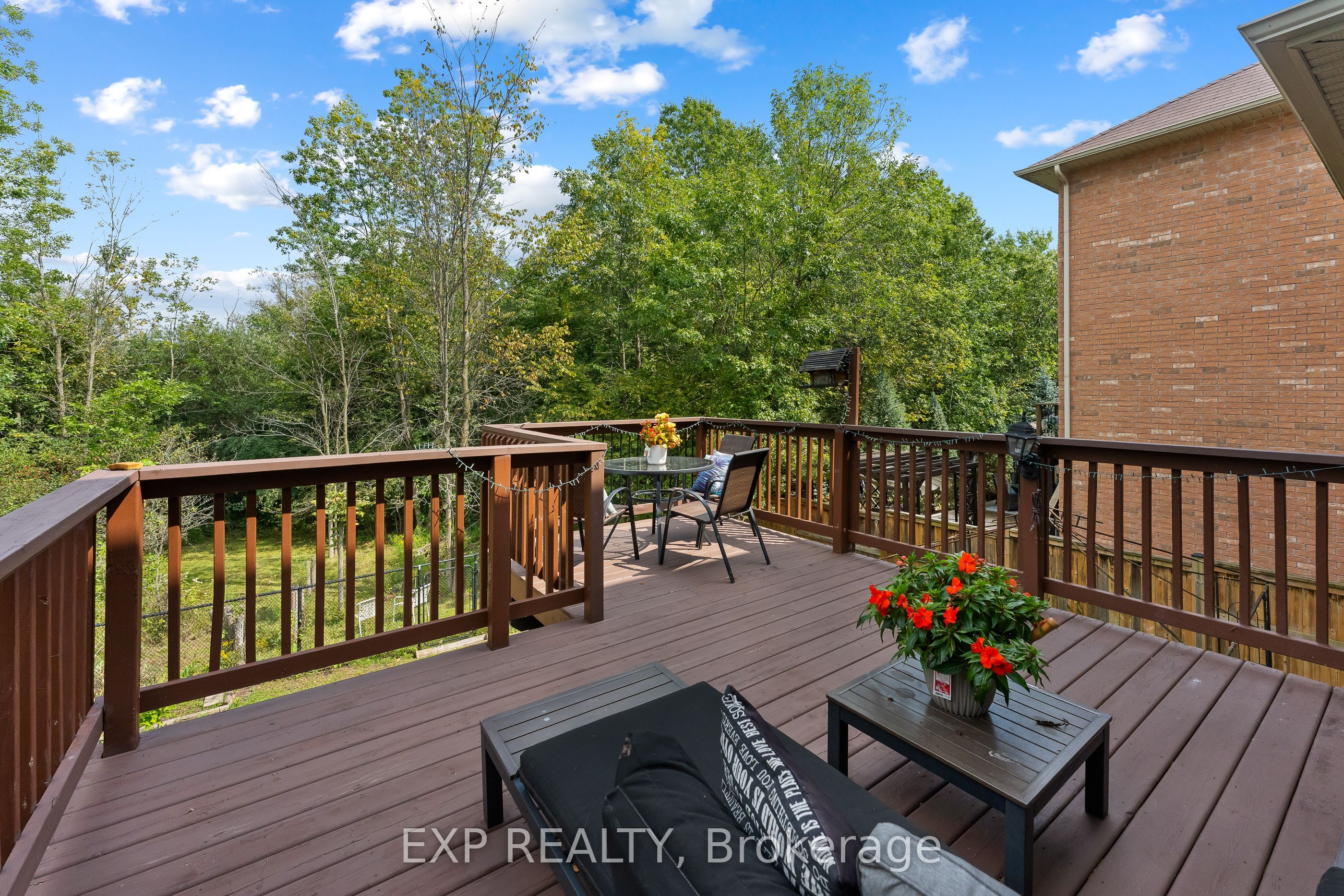 8876 Tristar Crescent Property Photo 3