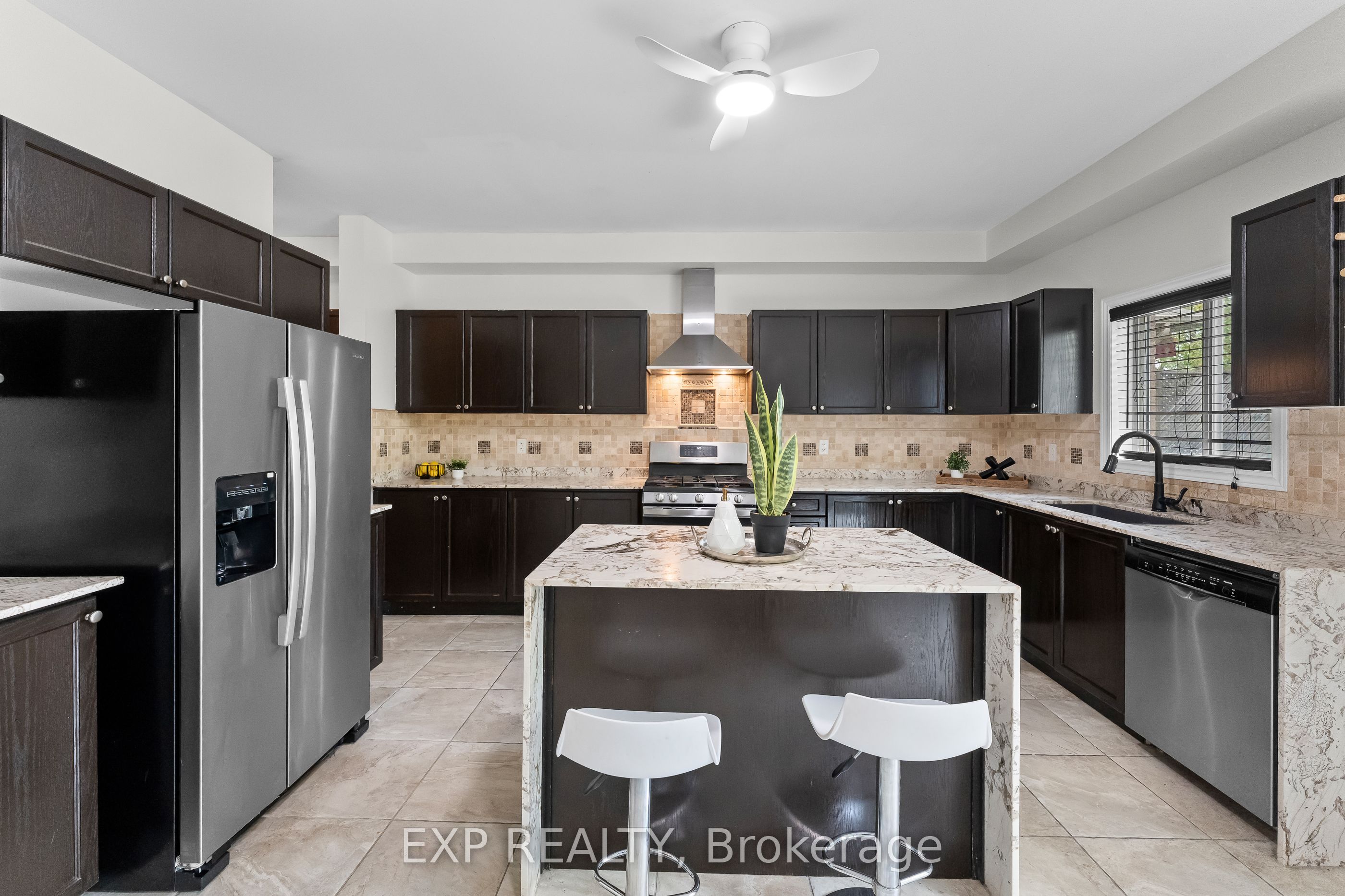 8876 Tristar Crescent Property Photo 4