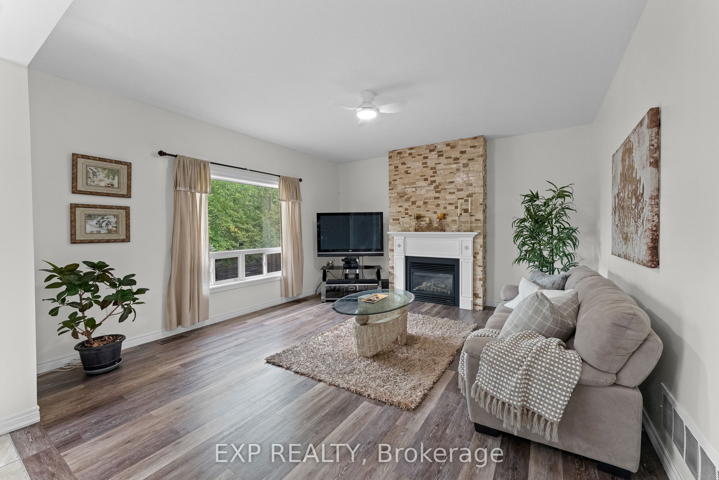 8876 Tristar Crescent Property Photo 5
