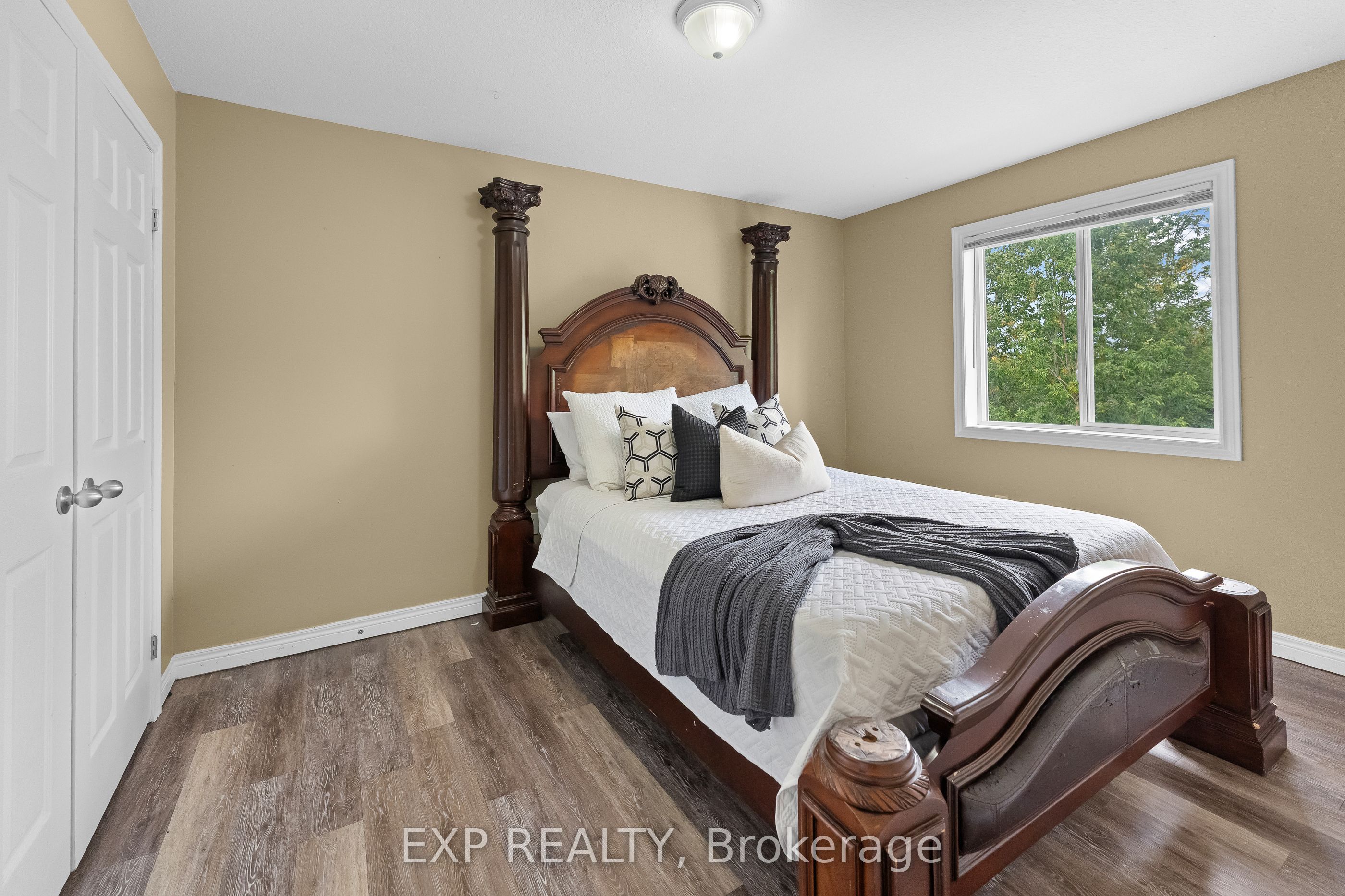 8876 Tristar Crescent Property Photo 34