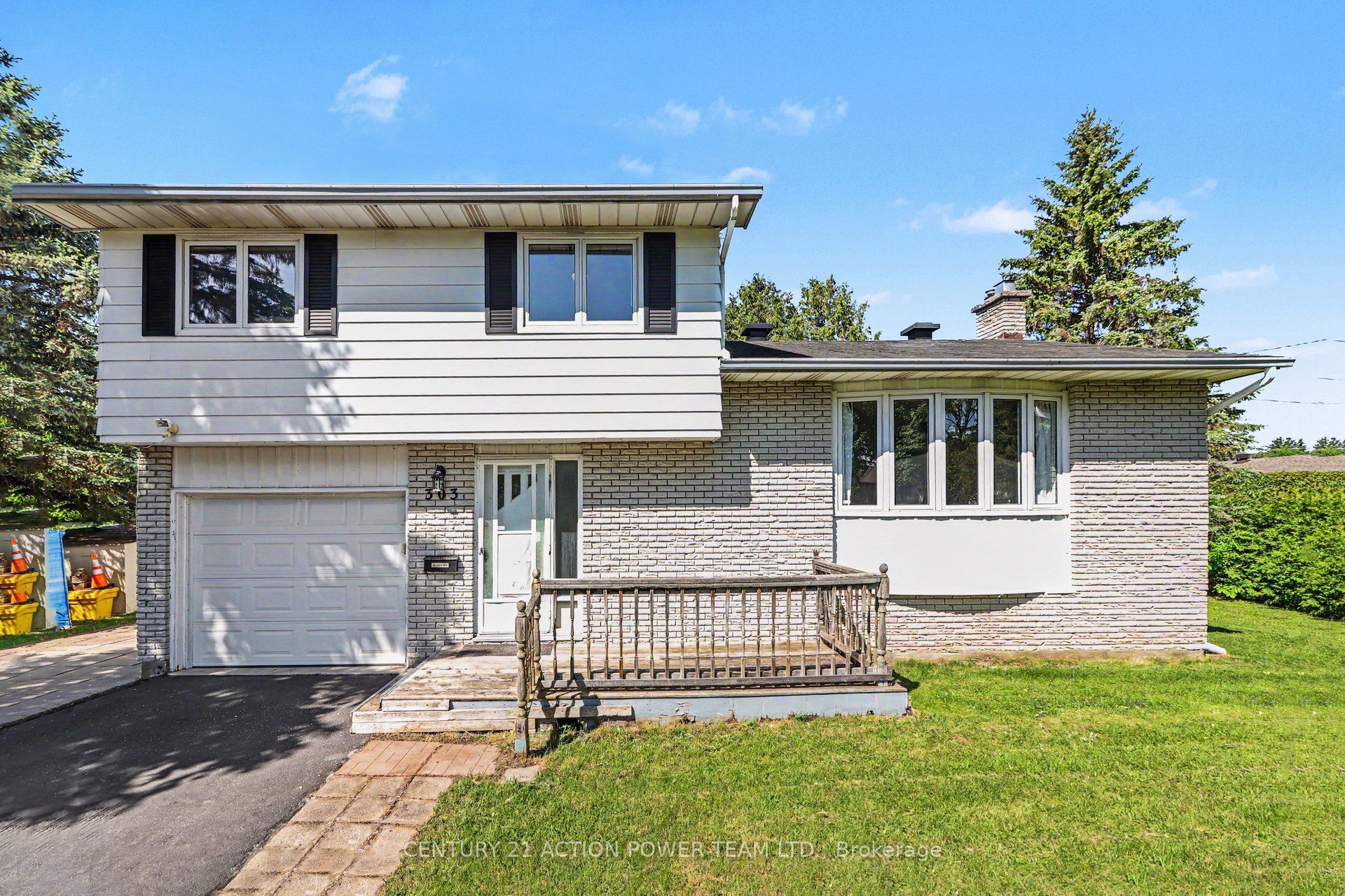 303 Hoylake Crescent