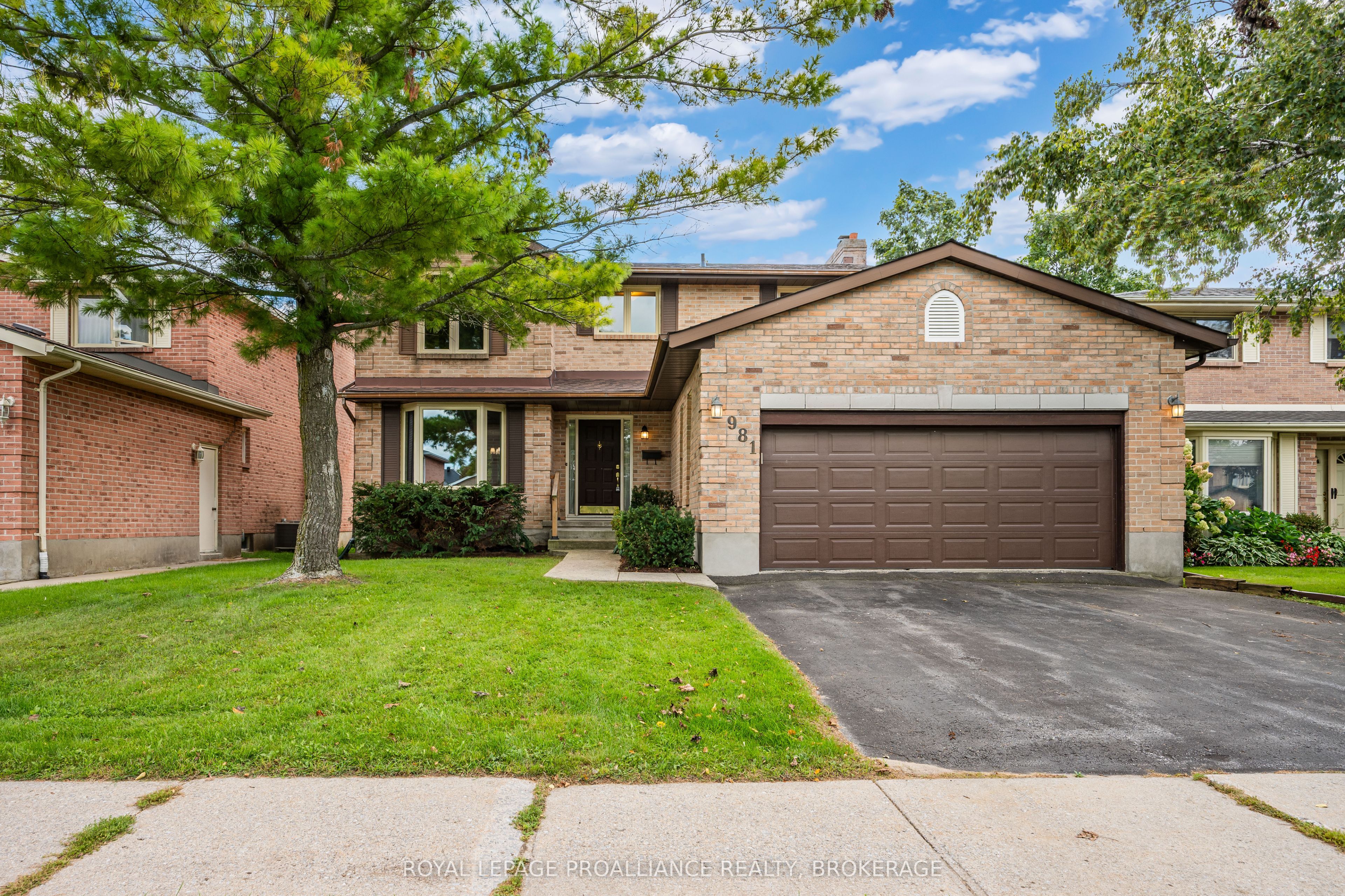 981 Edinborough Crescent Property Photo 1