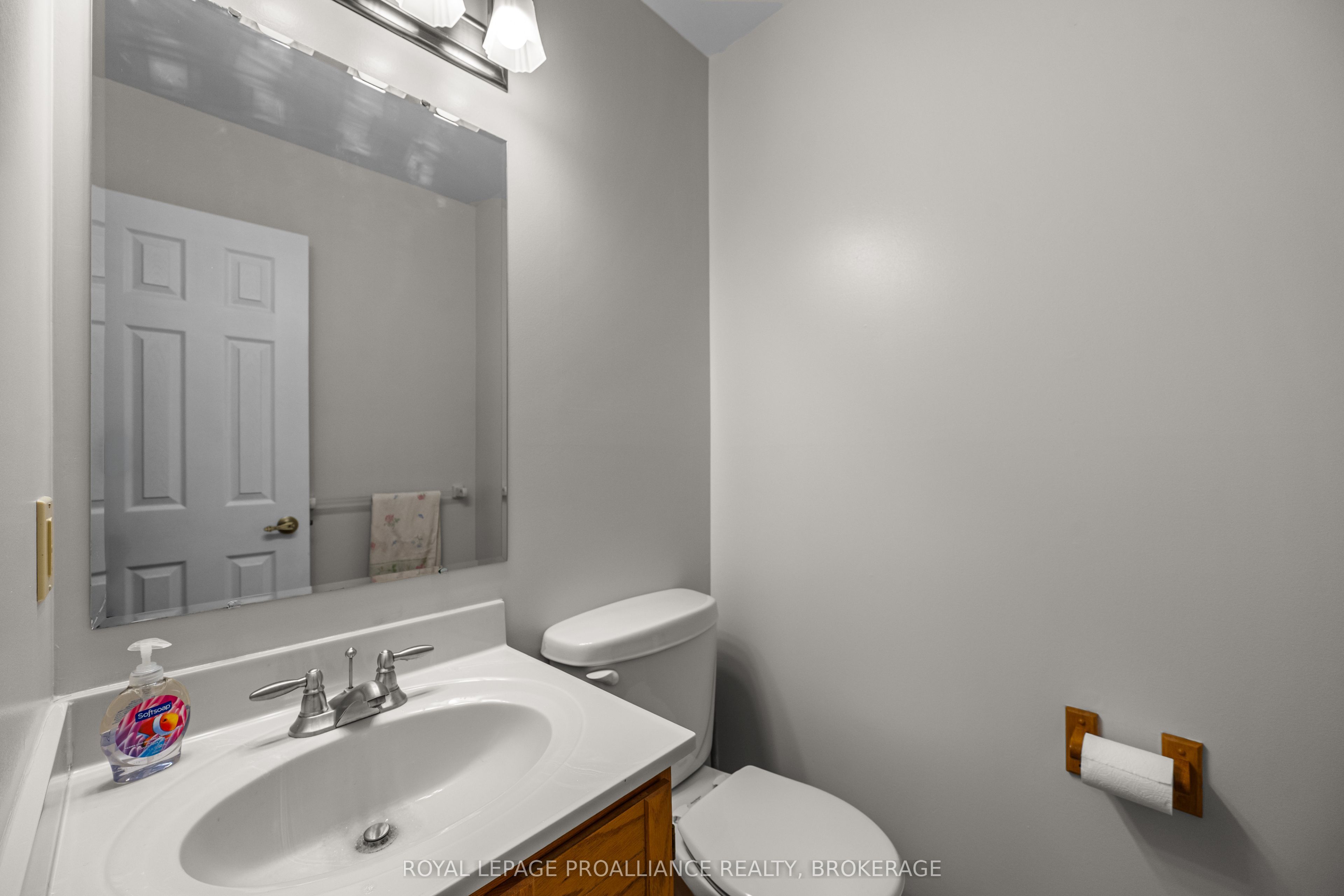 981 Edinborough Crescent Property Photo 7