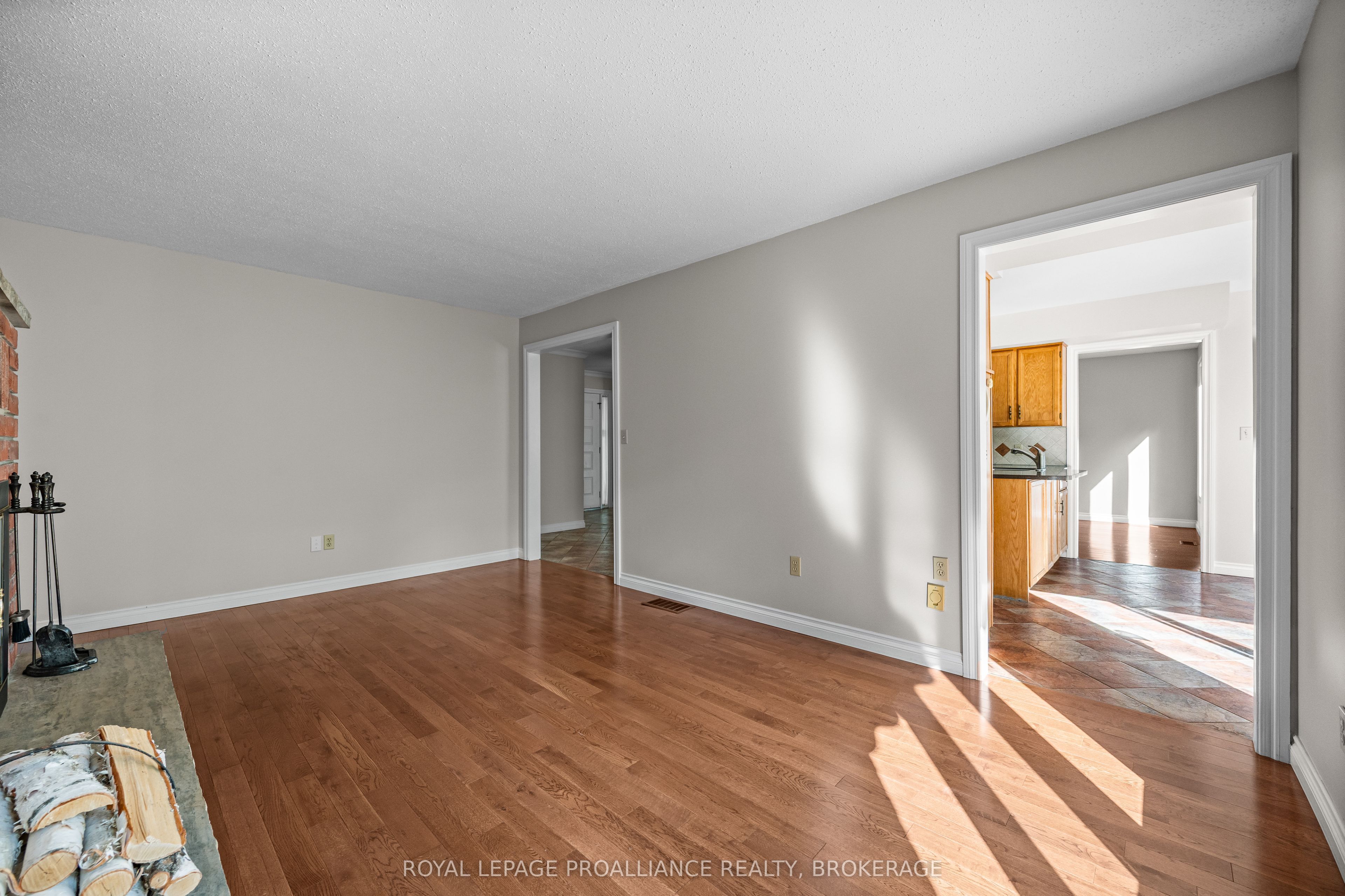 981 Edinborough Crescent Property Photo 10