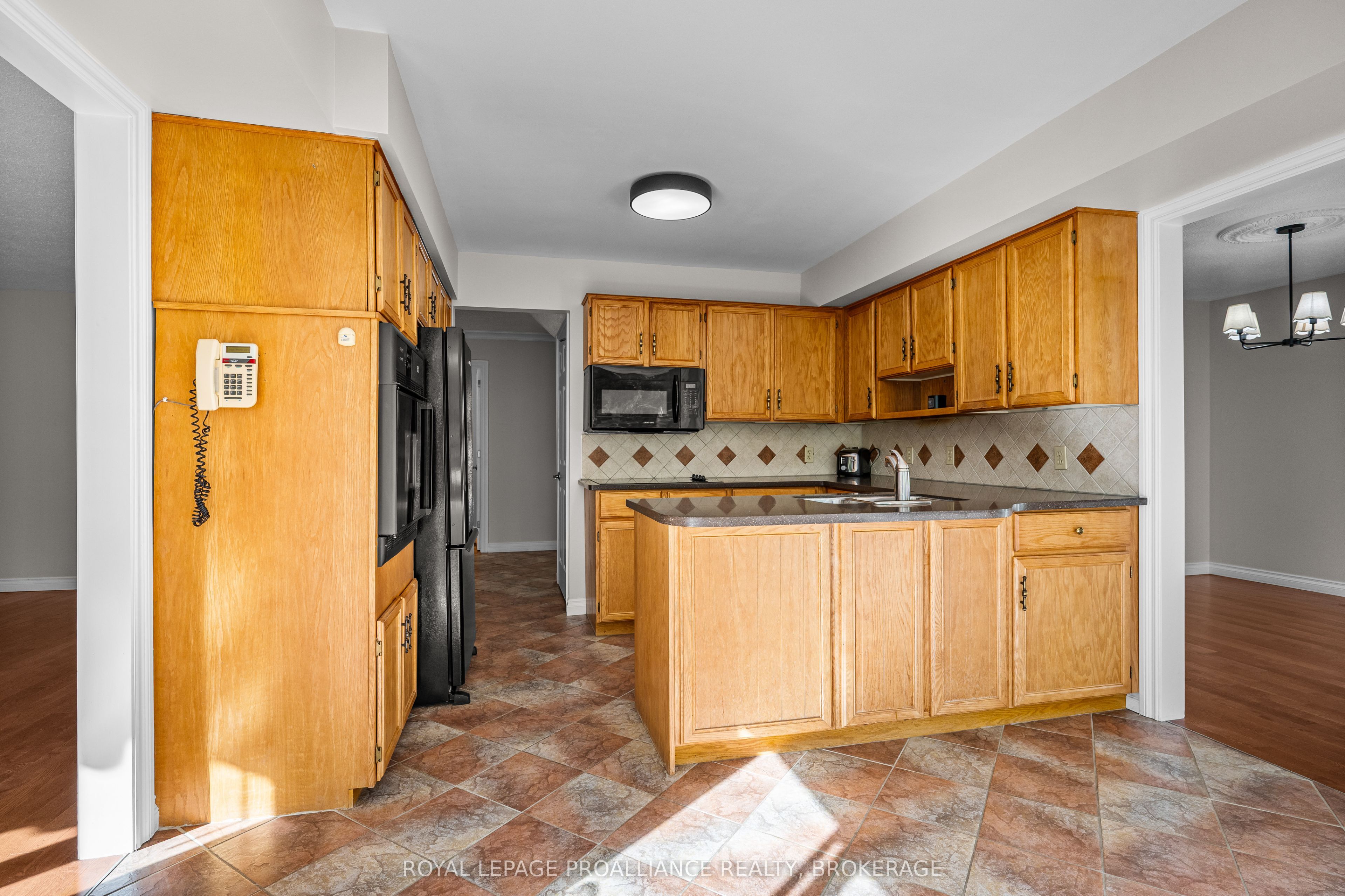 981 Edinborough Crescent Property Photo 11