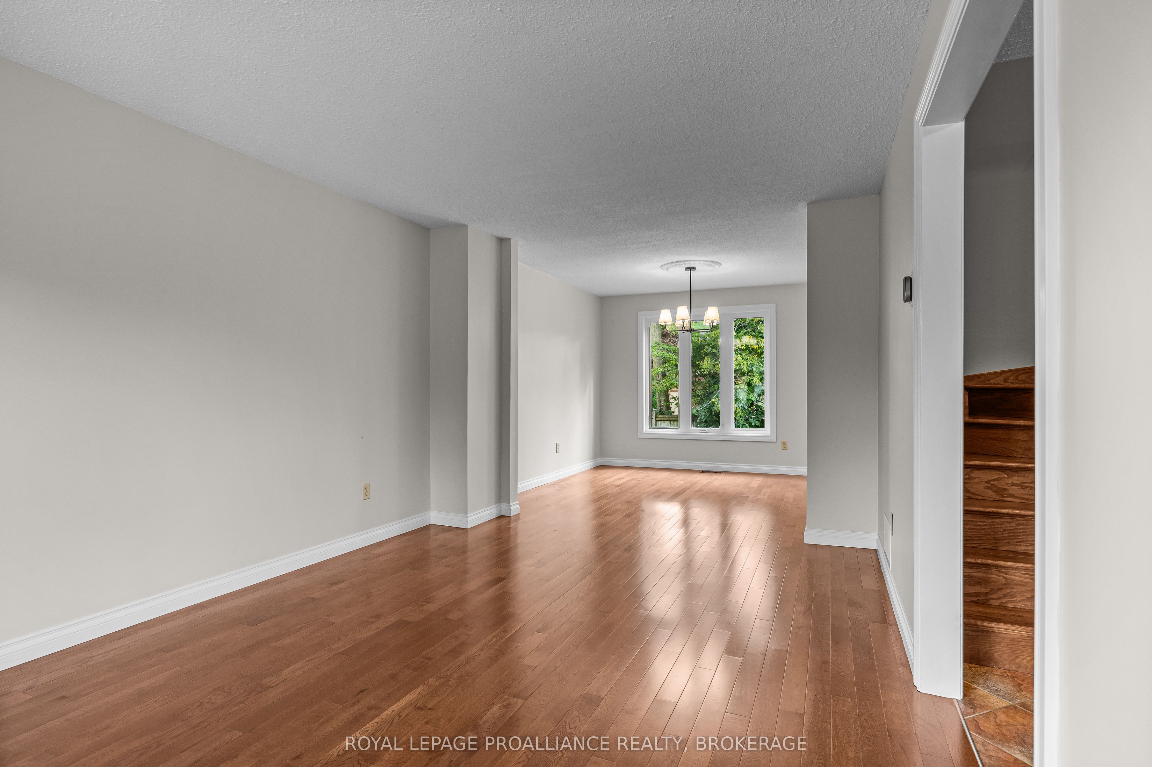981 Edinborough Crescent Property Photo 18