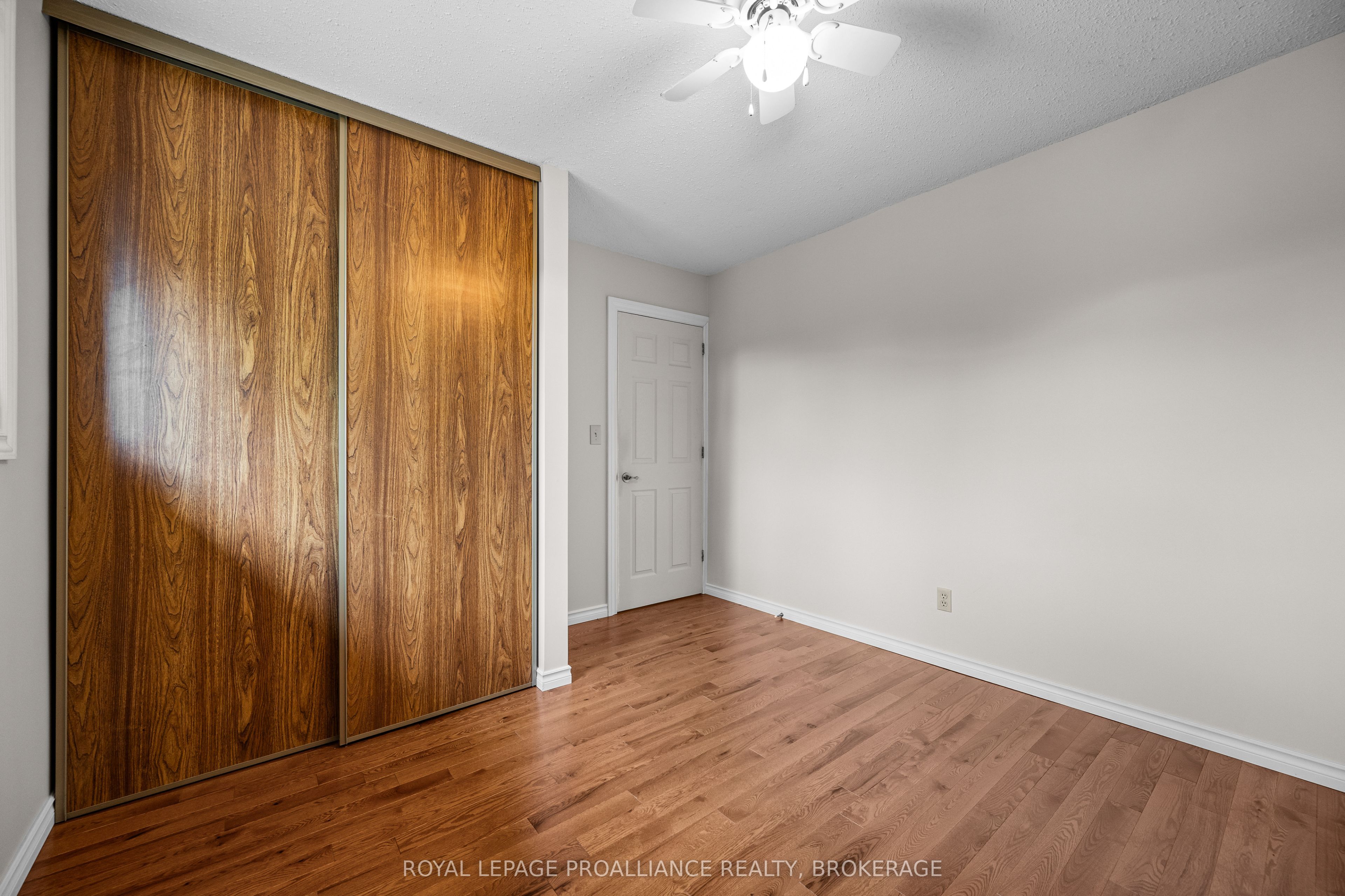 981 Edinborough Crescent Property Photo 24