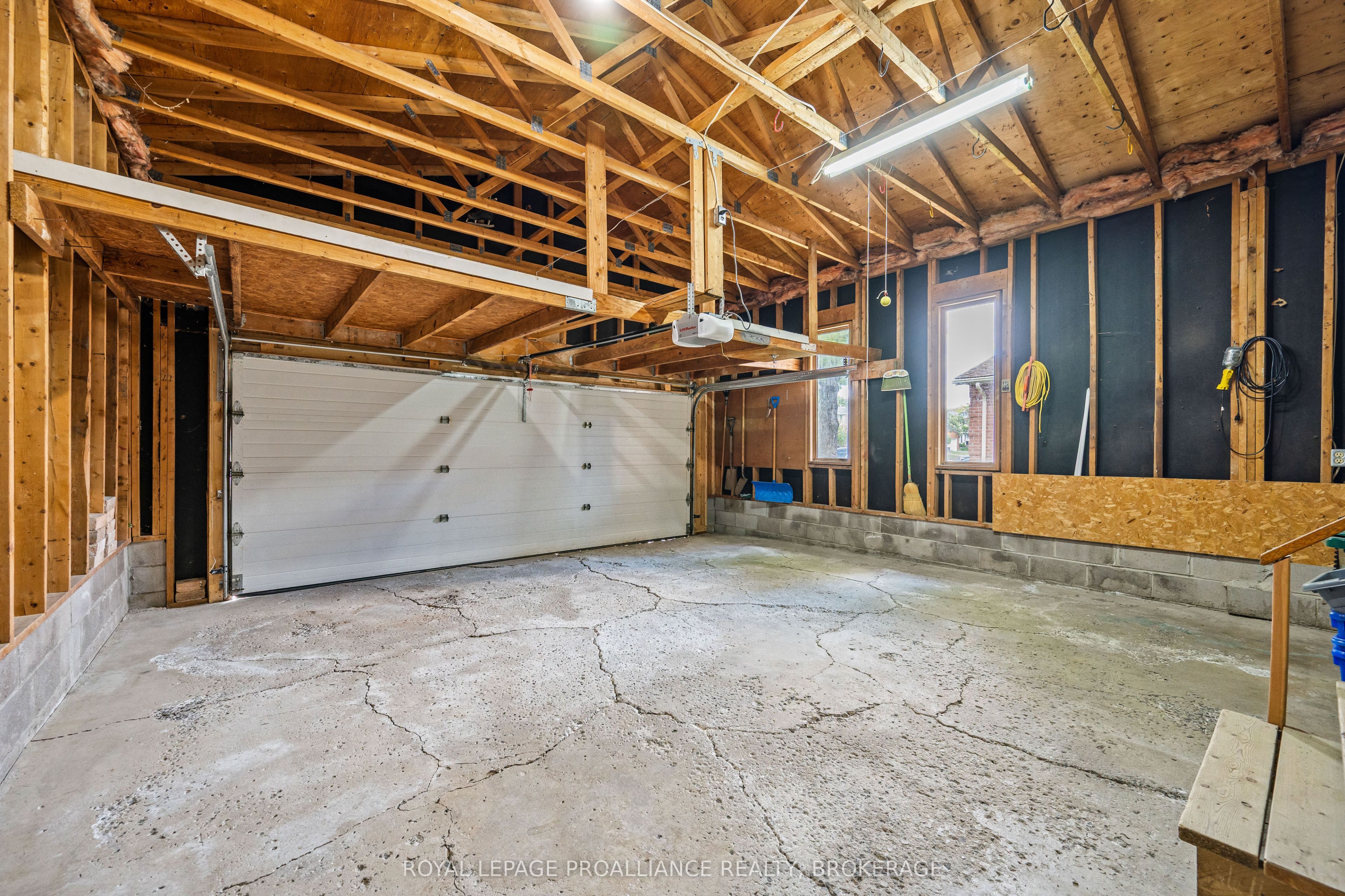 981 Edinborough Crescent Property Photo 38