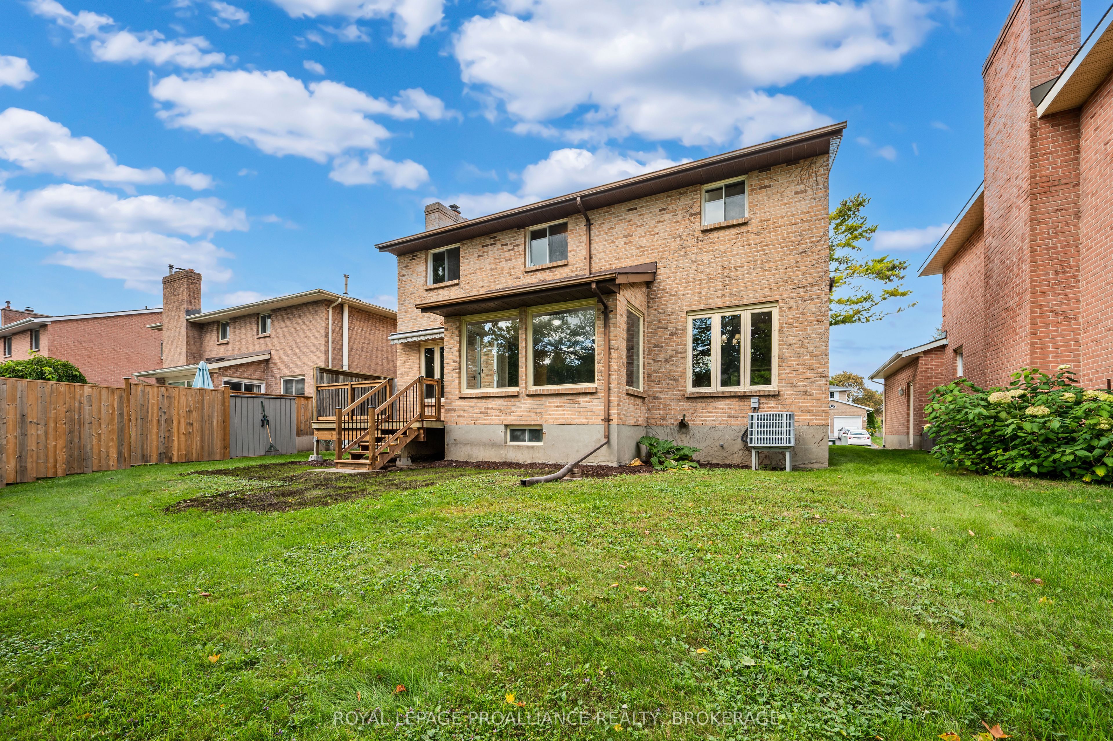 981 Edinborough Crescent Property Photo 41