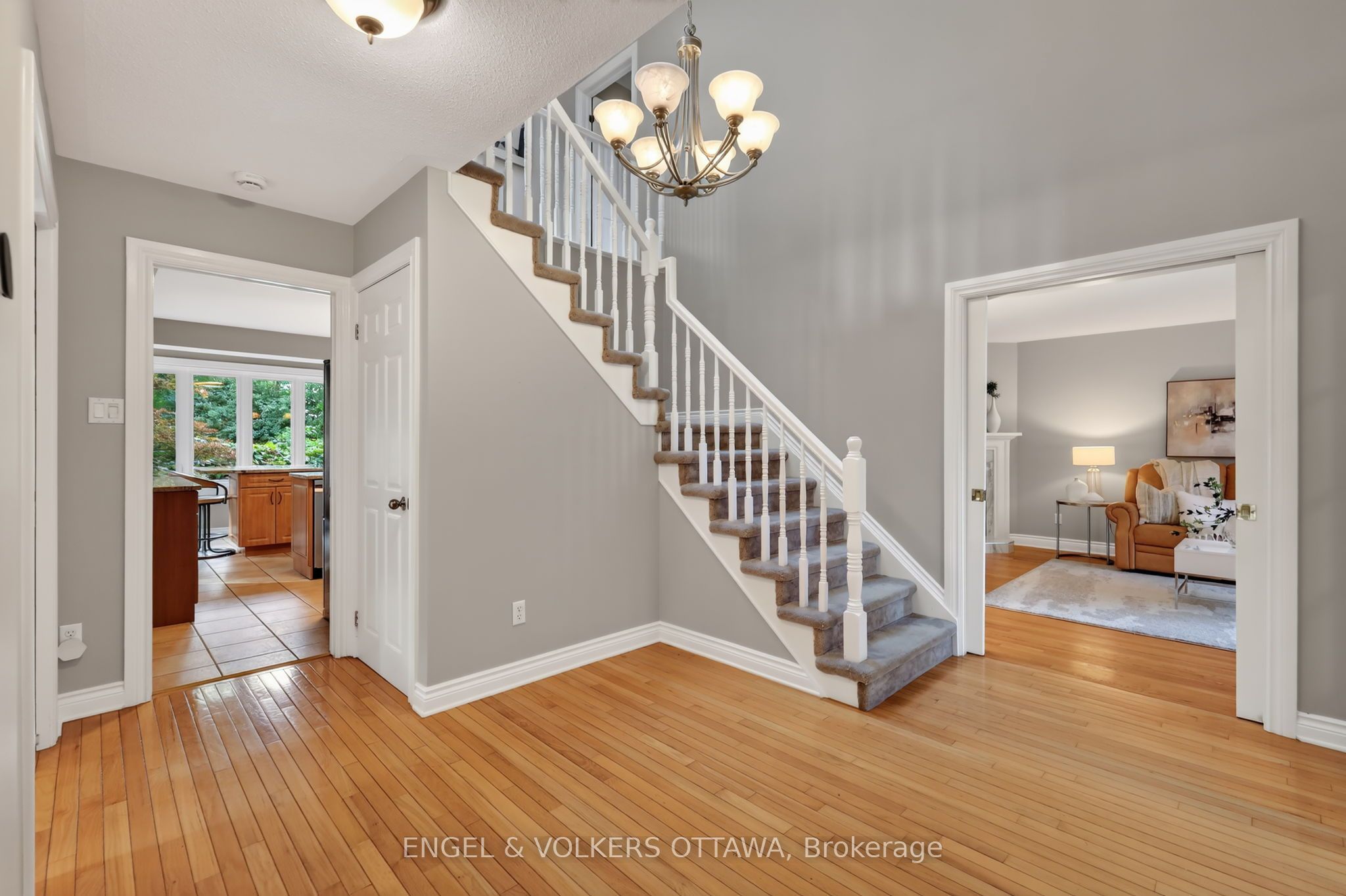 2106 Lamira Street Property Photo 4