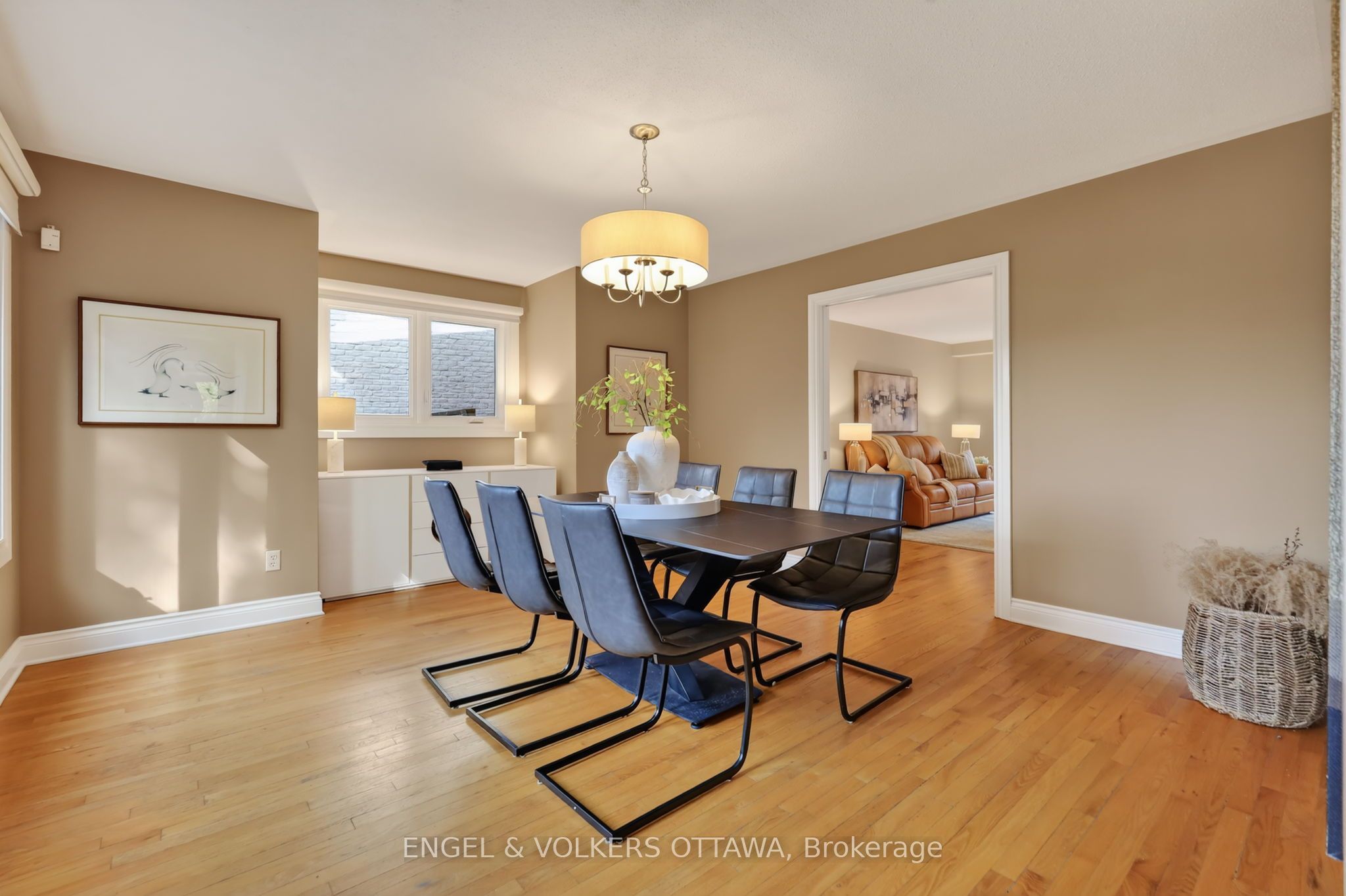 2106 Lamira Street Property Photo 8