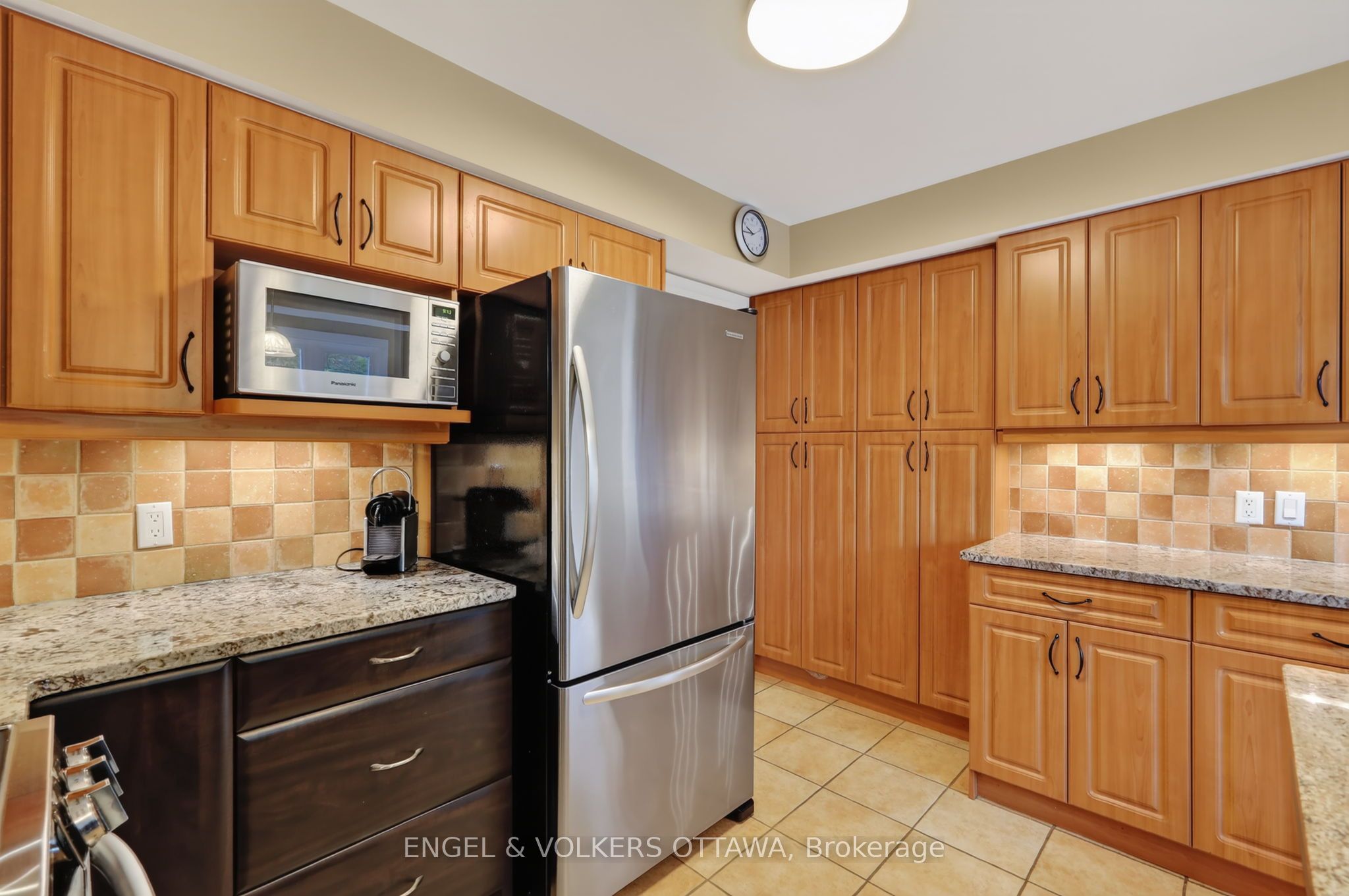 2106 Lamira Street Property Photo 12